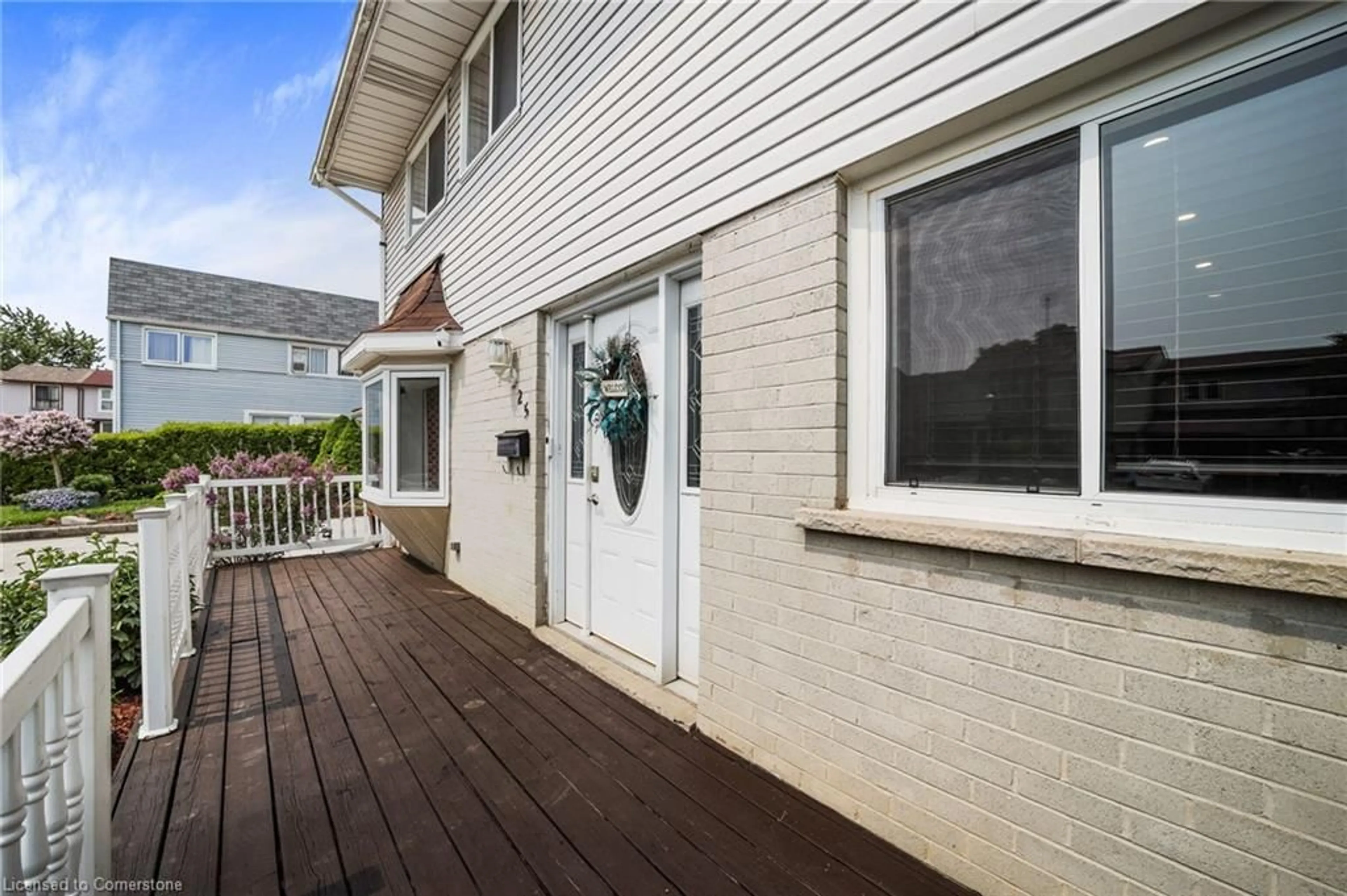 Patio, street for 25 Jason Sq, Brampton Ontario L6S 2L6