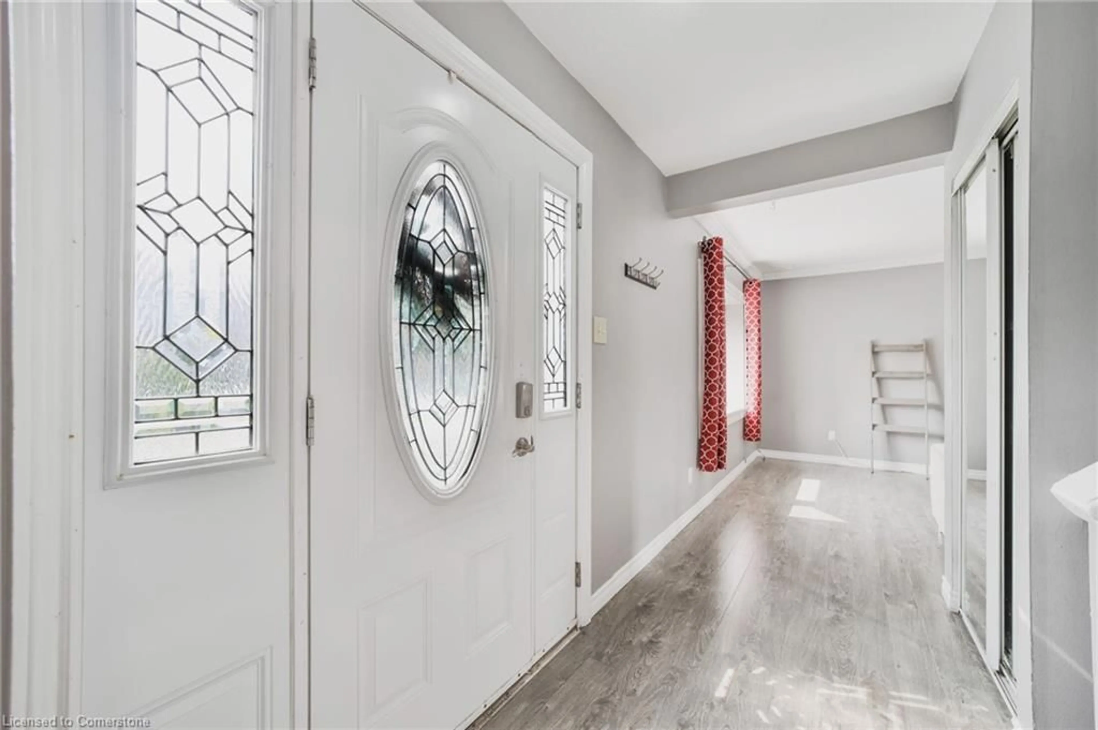 Indoor entryway for 25 Jason Sq, Brampton Ontario L6S 2L6