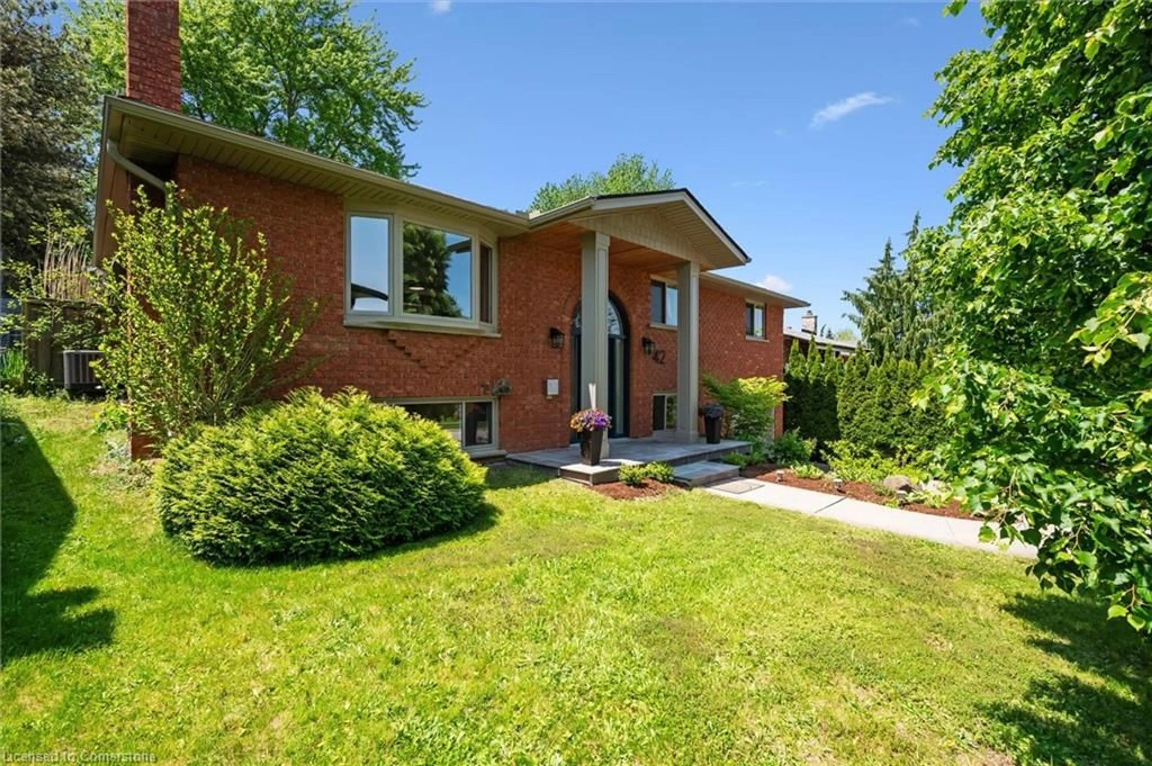 Home with brick exterior material, street for 42 Leslie Ave, Cambridge Ontario N1S 4N7