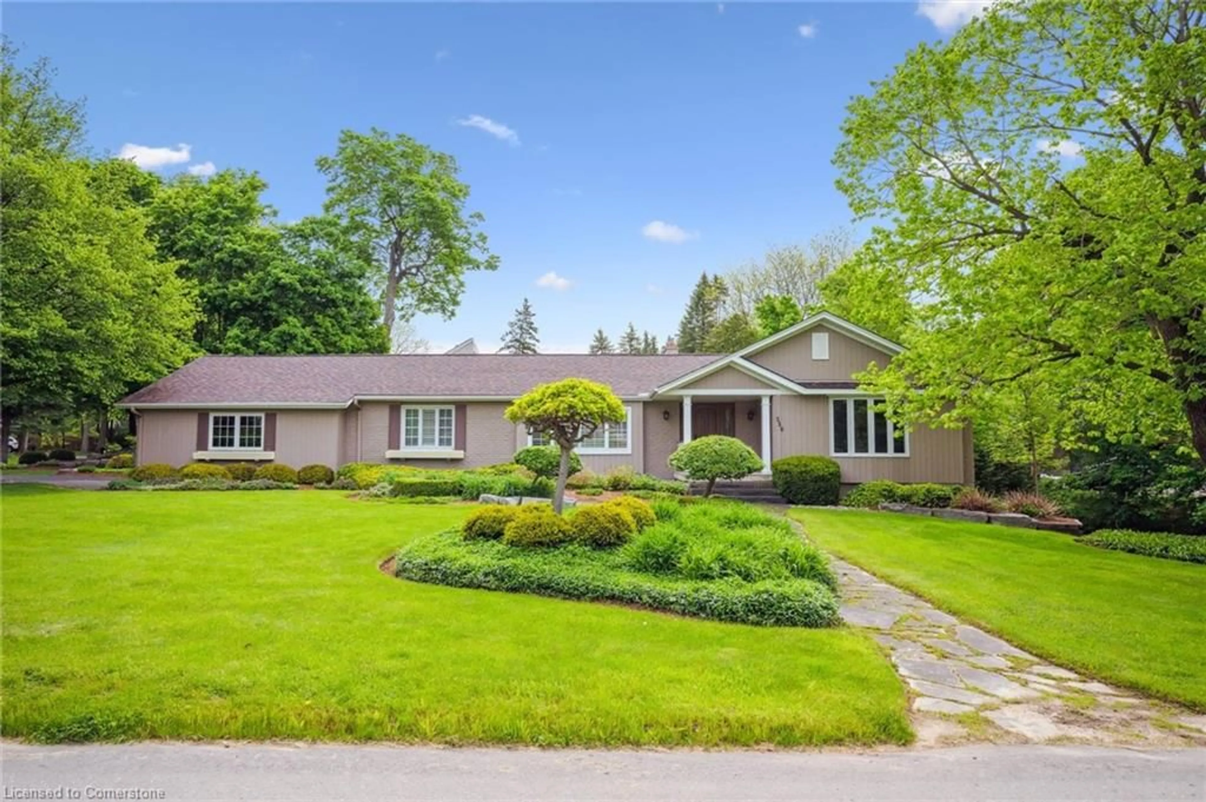 Home with vinyl exterior material, street for 536 Oxbow Rd, Waterloo Ontario N2K 1Y6