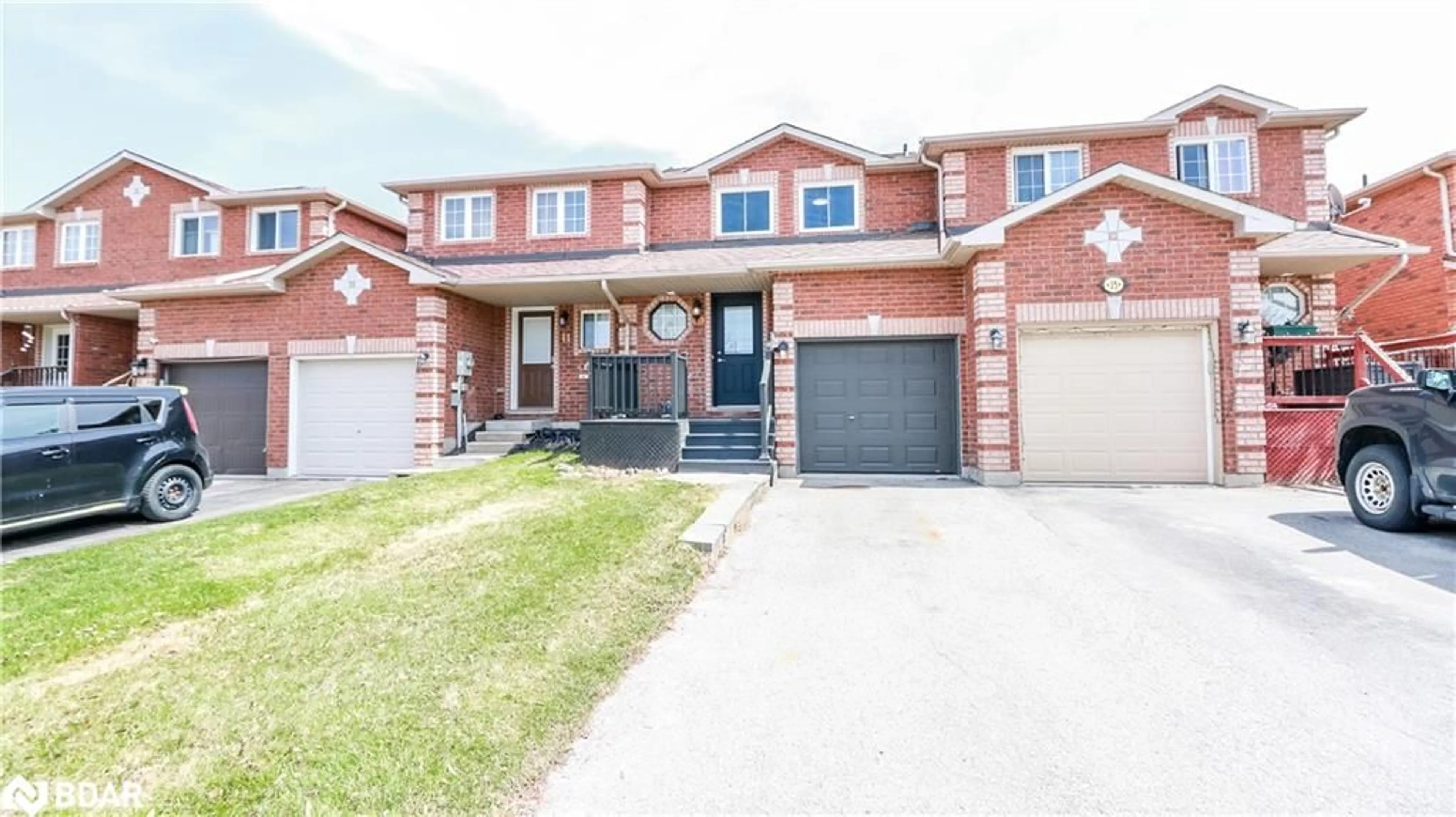 Home with brick exterior material, street for 13 Lee Cres, Barrie Ontario L4N 9Z5