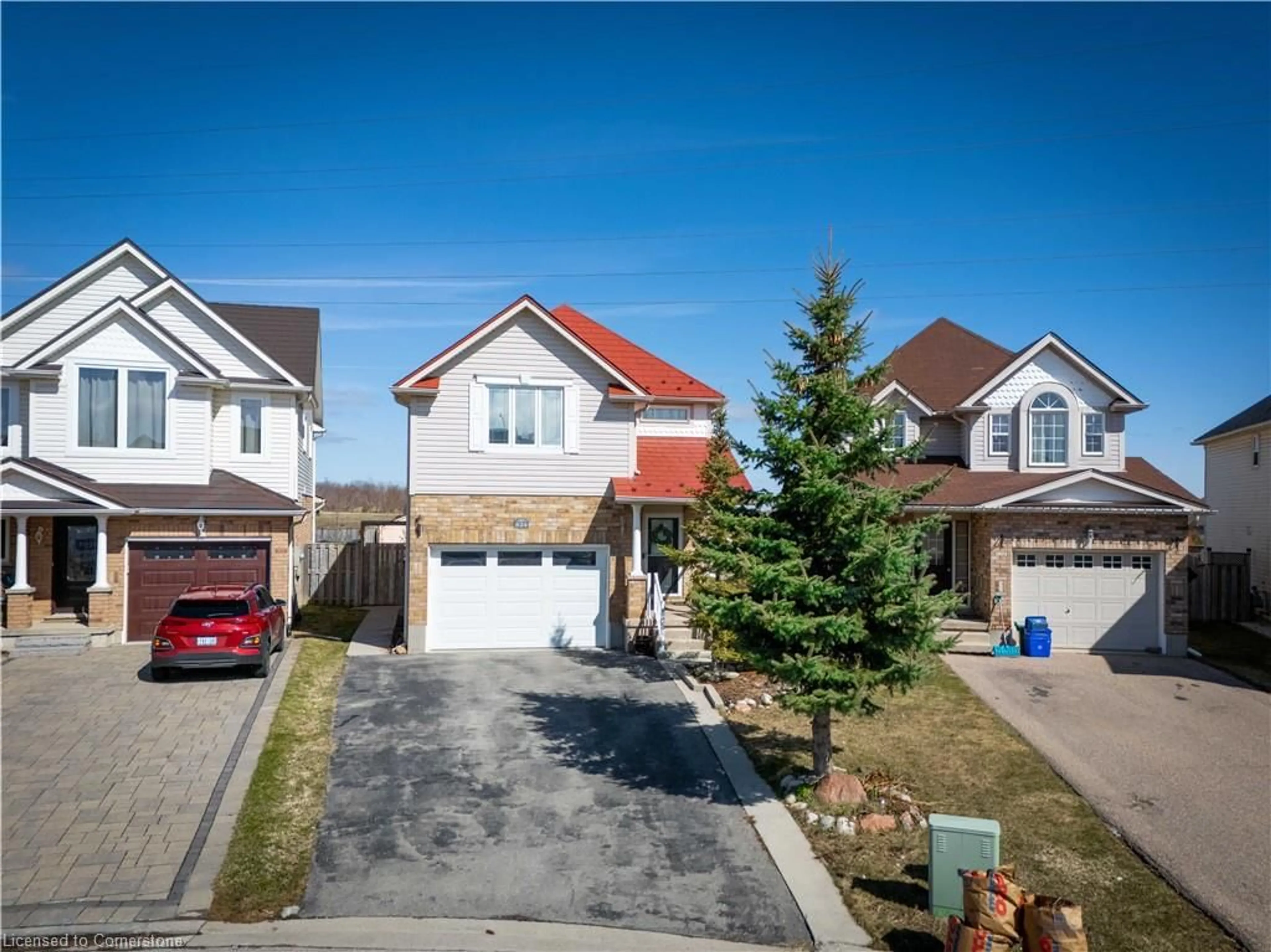 A pic from outside/outdoor area/front of a property/back of a property/a pic from drone, street for 524 Snowdrop Crt, Kitchener Ontario N2E 4G4
