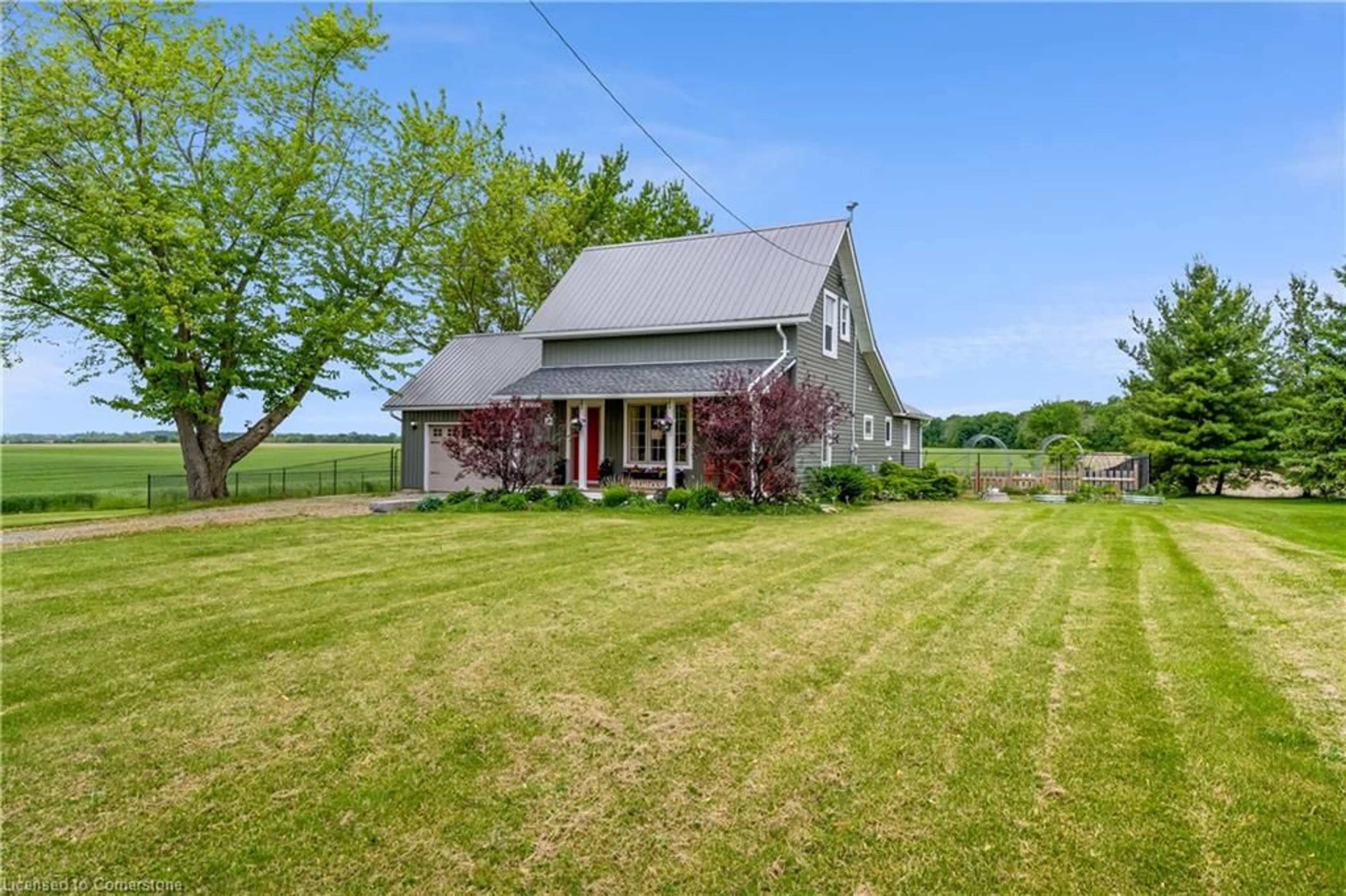 A pic from outside/outdoor area/front of a property/back of a property/a pic from drone, unknown for 1213 Robinson Rd, Dunnville Ontario N1A 2W1