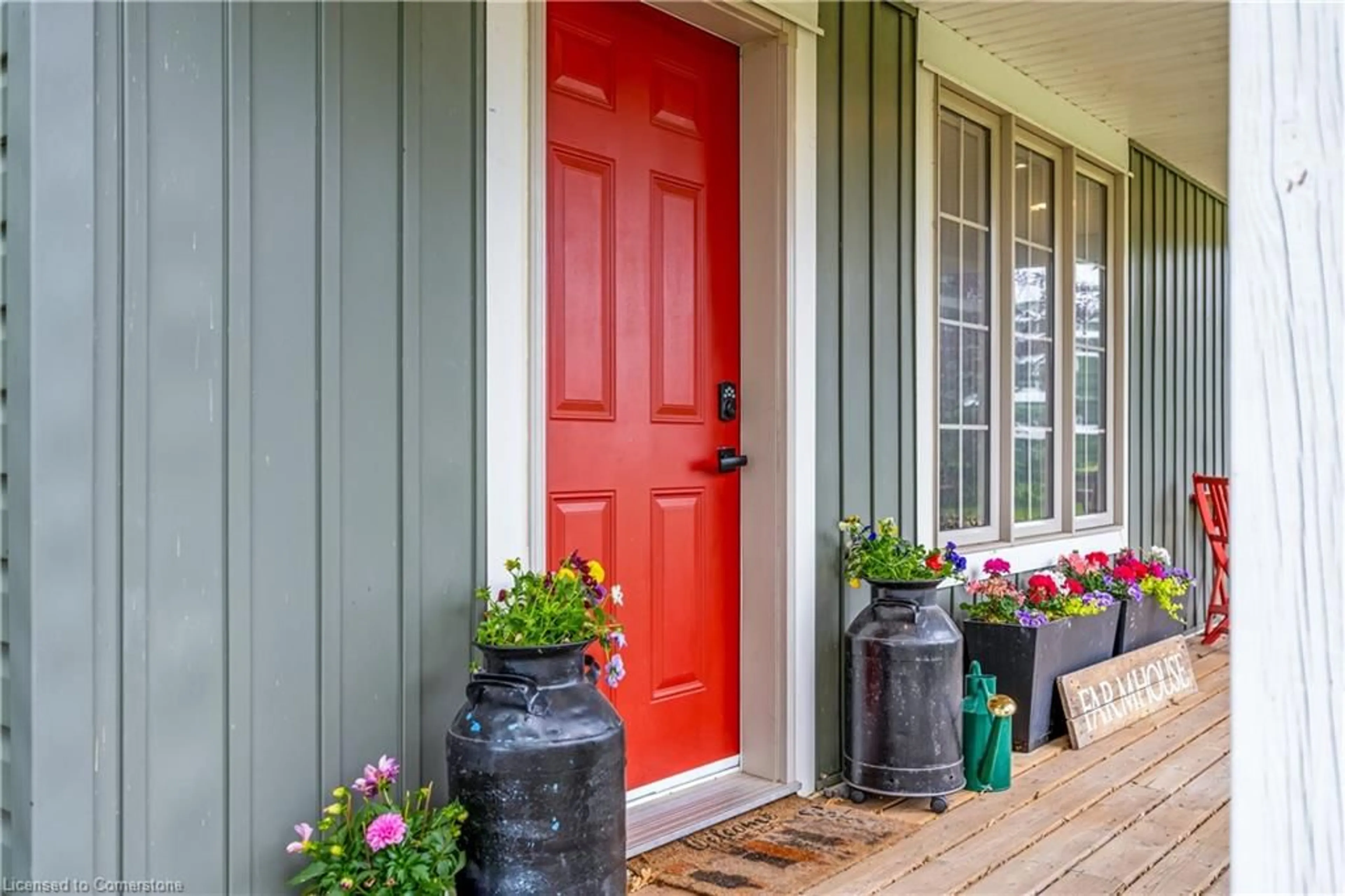 Indoor entryway for 1213 Robinson Rd, Dunnville Ontario N1A 2W1