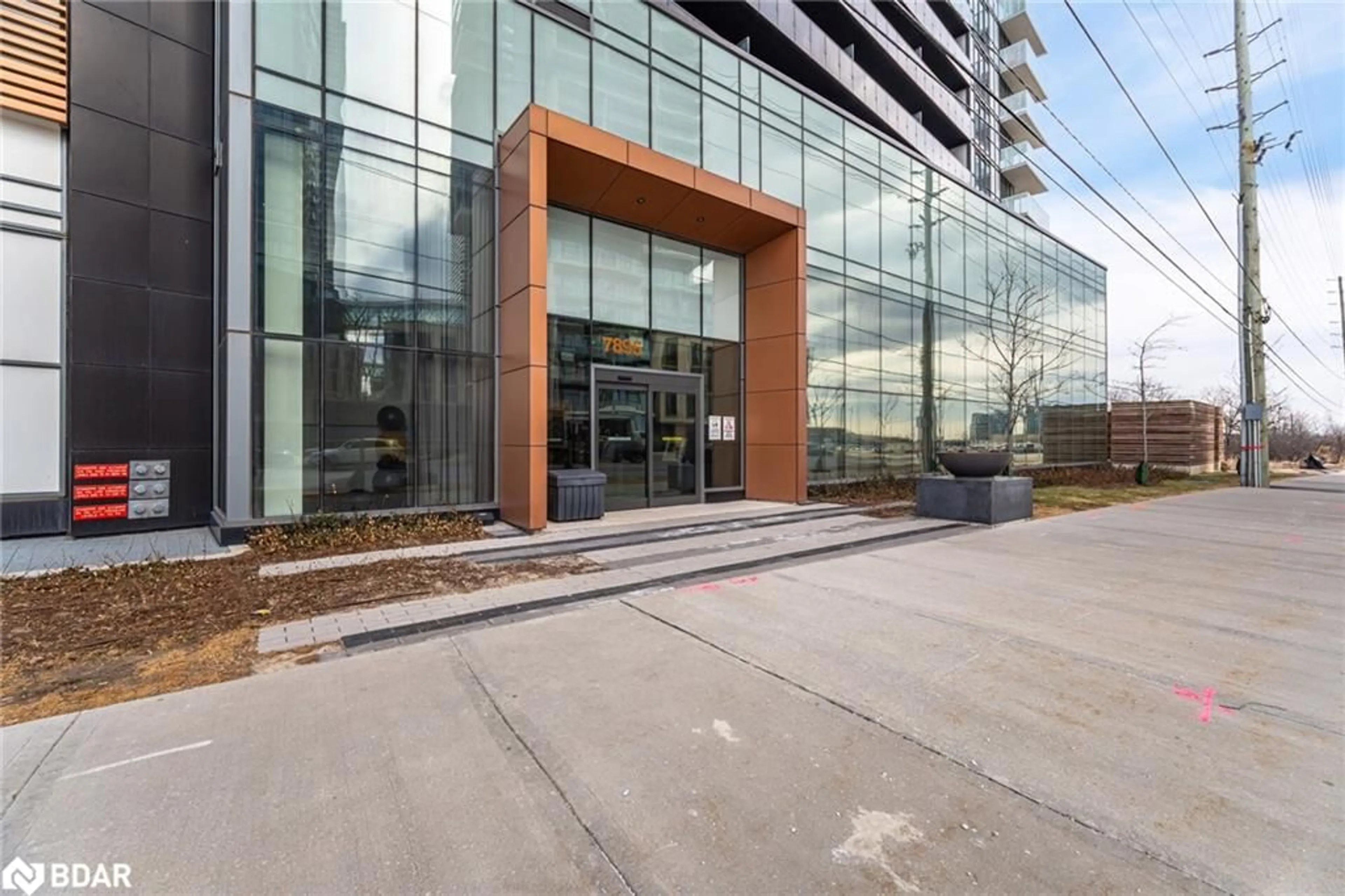 Indoor foyer for 7895 Jane St #3612, Concord Ontario L4K 0K2