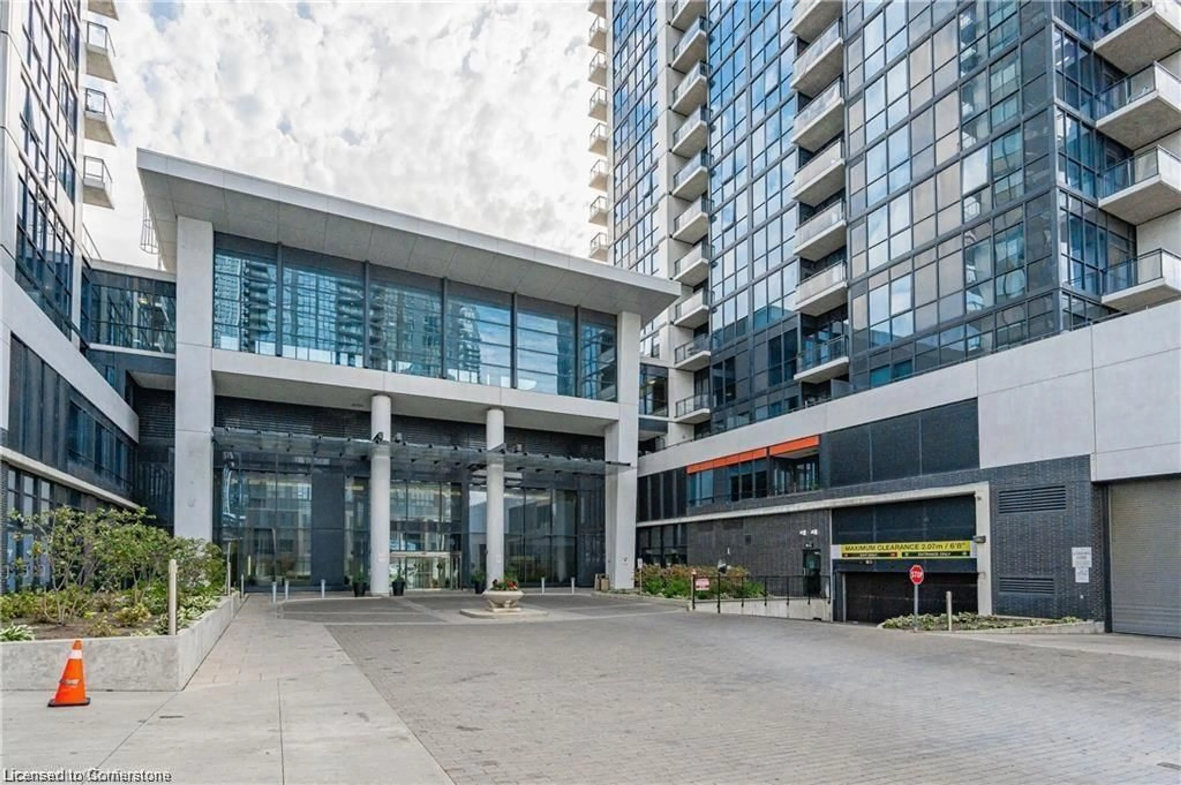 Indoor foyer for 75 Eglinton Ave #2307, Mississauga Ontario L5R 0E5