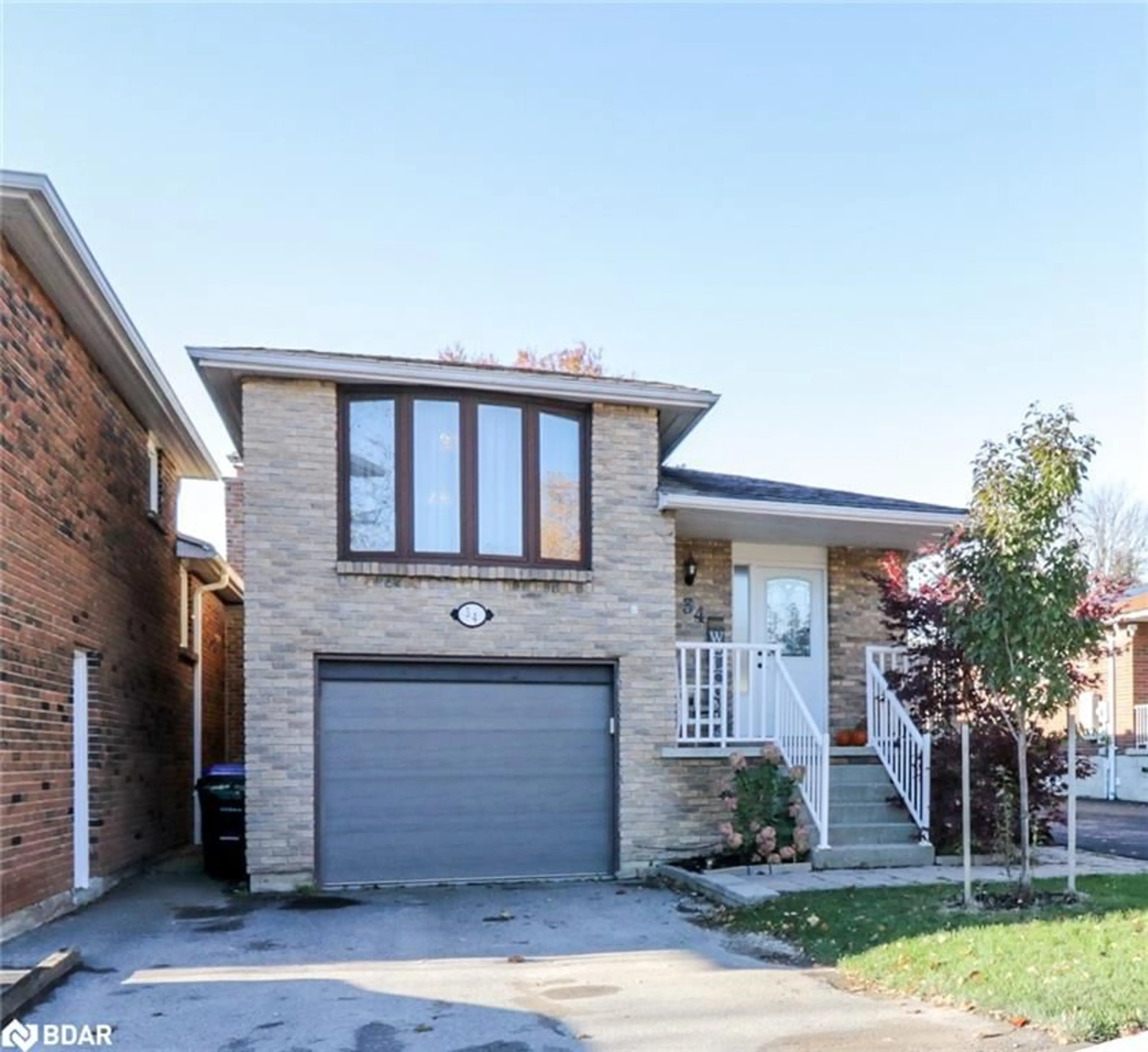 Home with brick exterior material, street for 34 Martin St, Bradford Ontario L3Z 1Z5