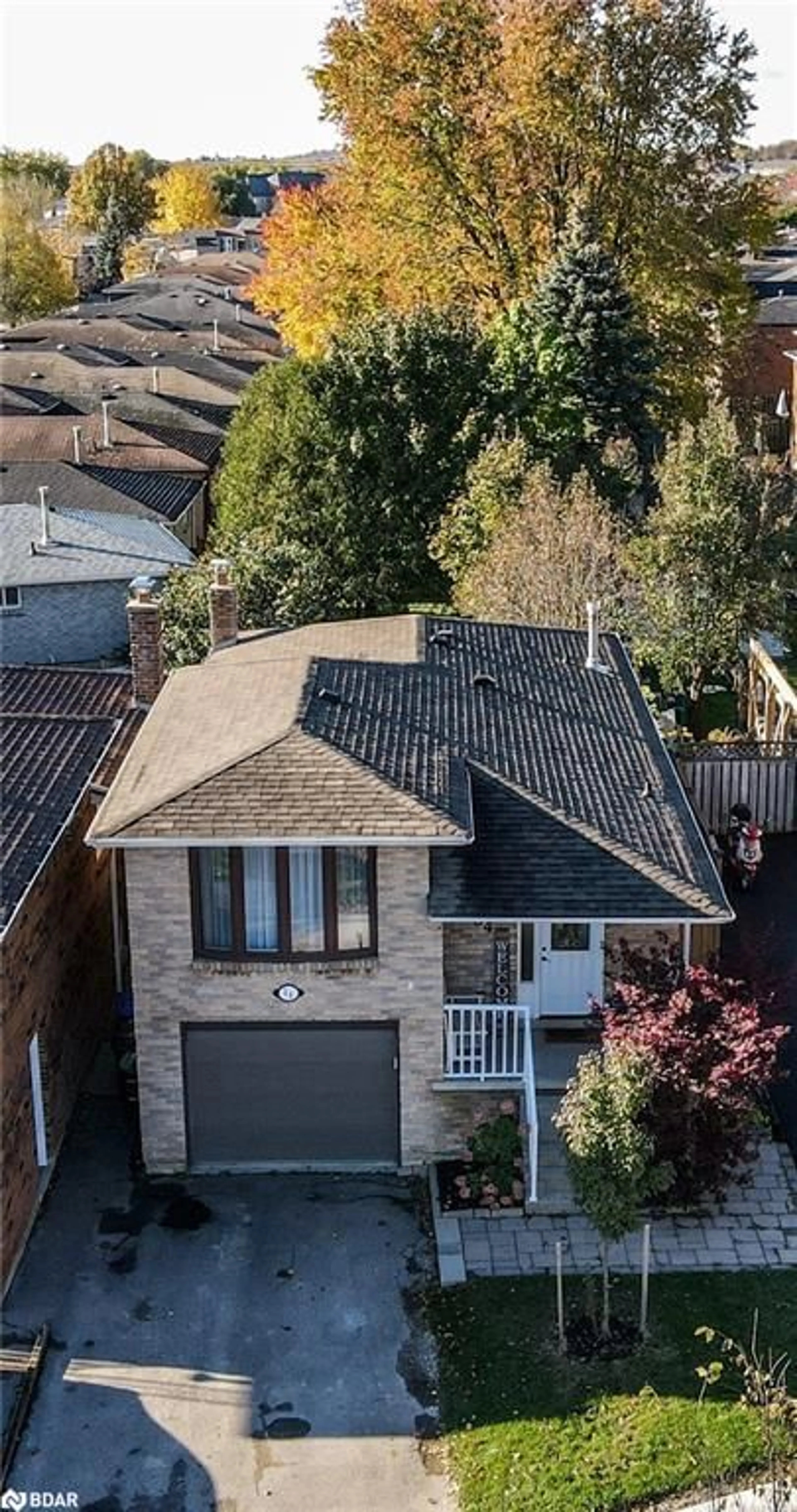 Home with brick exterior material, street for 34 Martin St, Bradford Ontario L3Z 1Z5