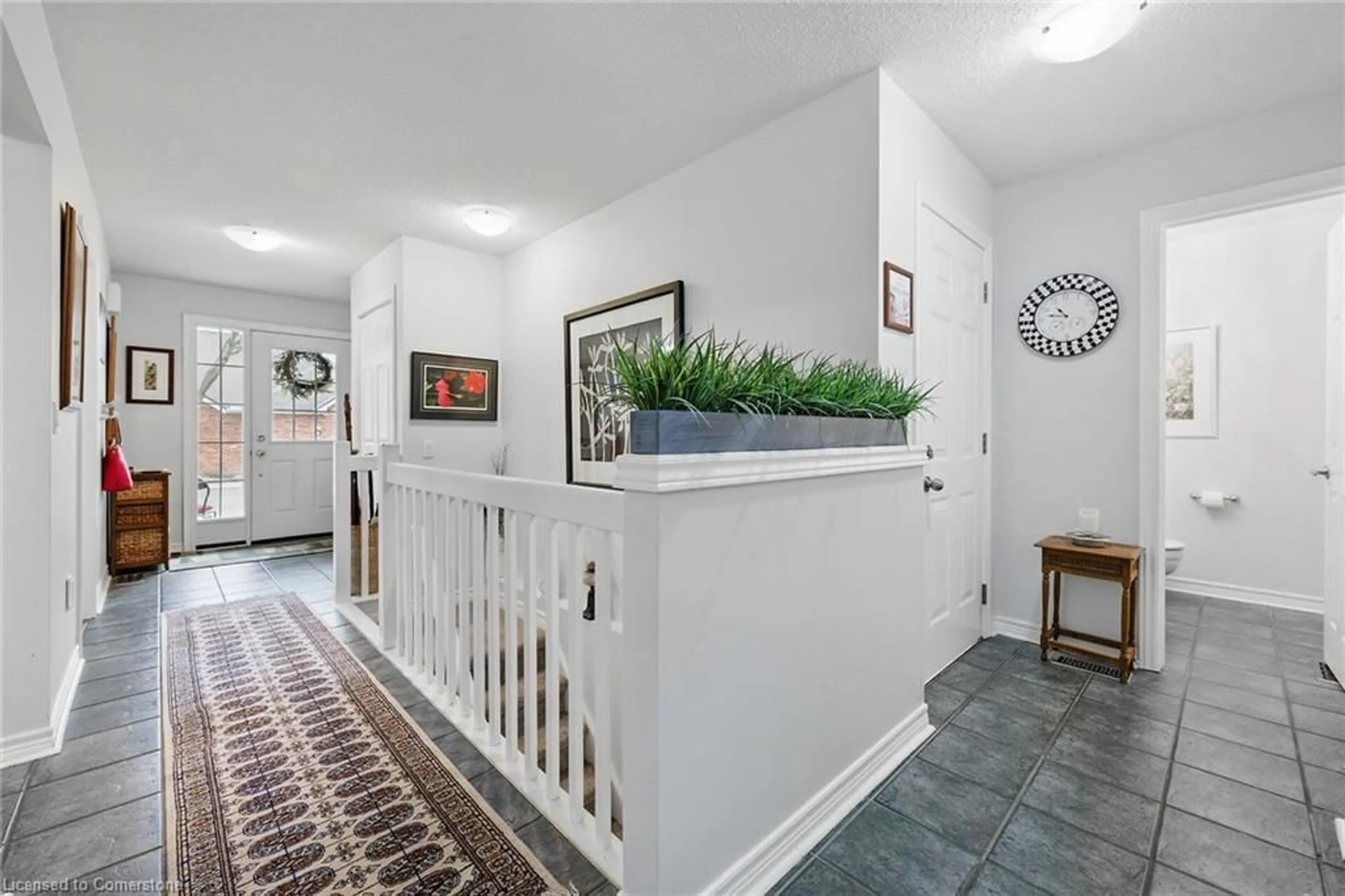 Indoor entryway for 810 Golf Links Rd #31, Ancaster Ontario L9K 1J7