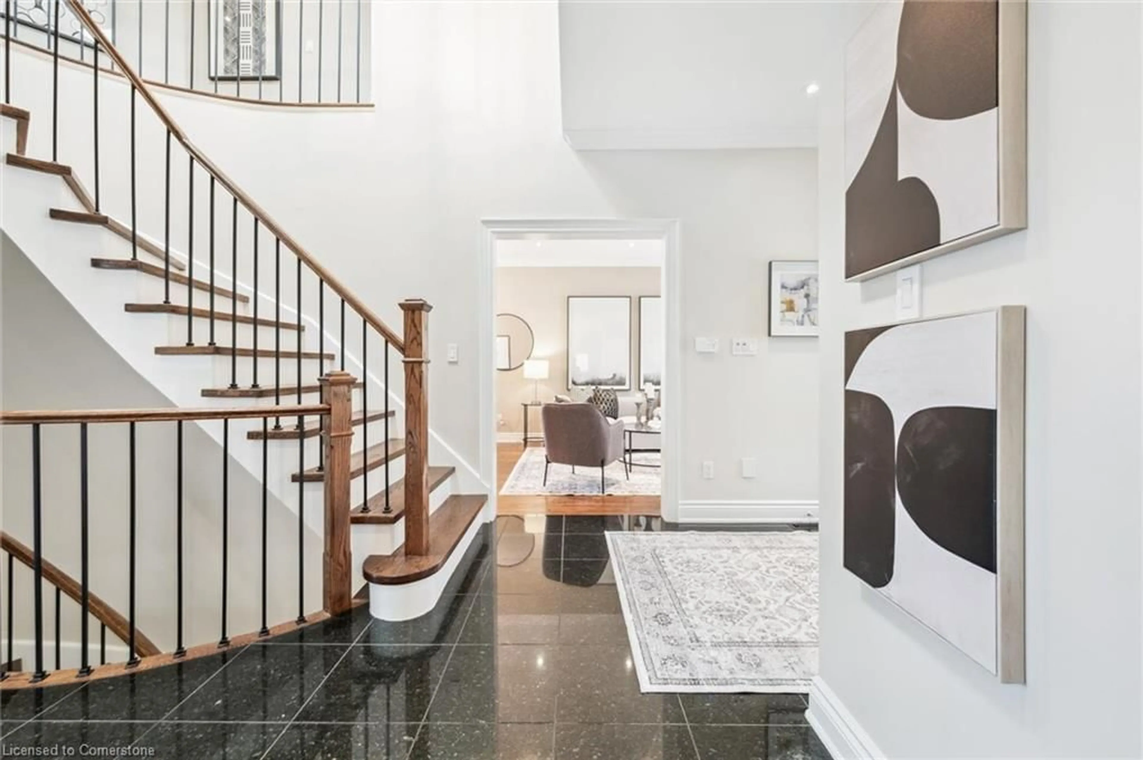 Indoor entryway for 4324 Hickory Dr, Mississauga Ontario L4W 1L2