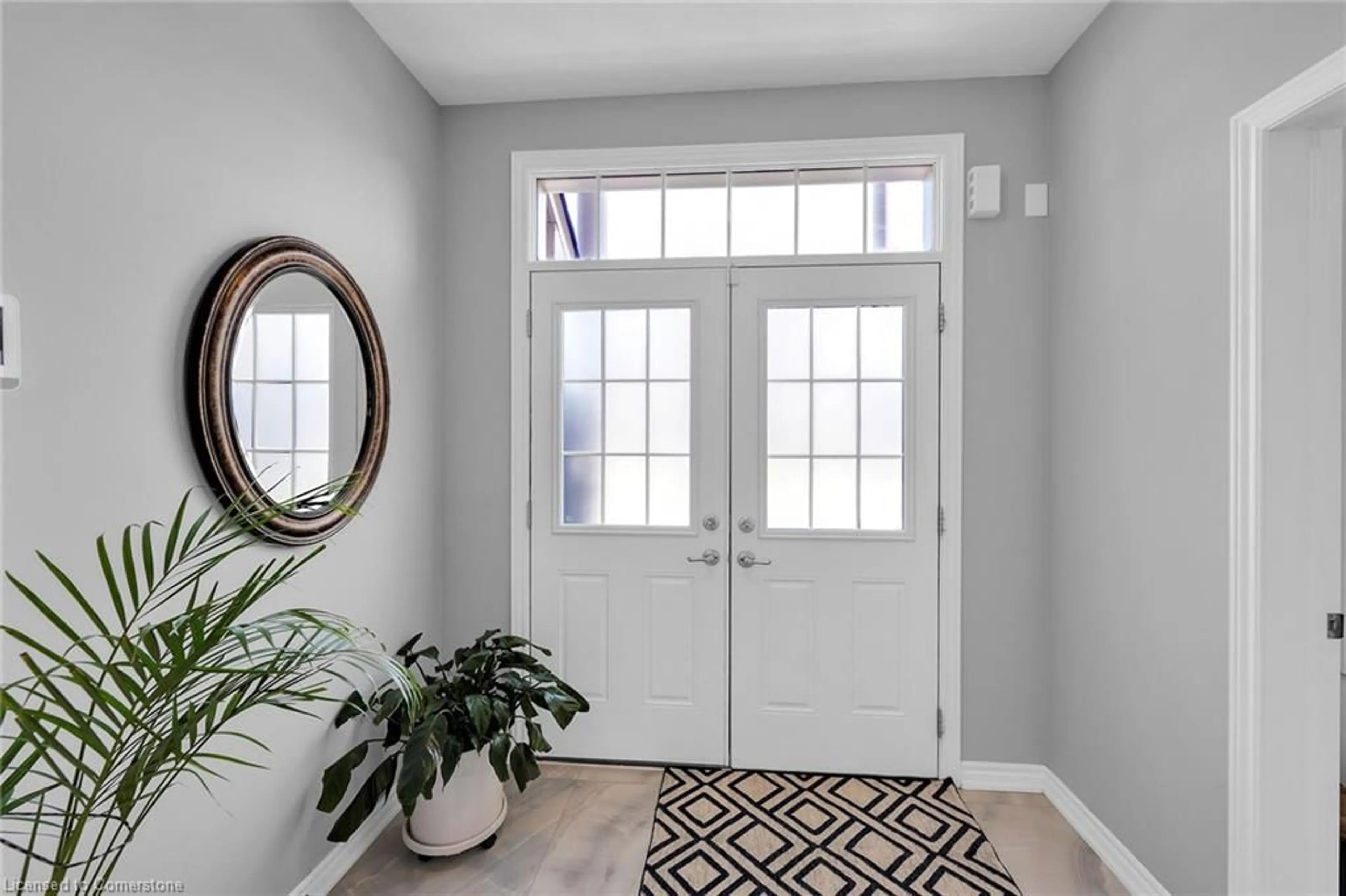 Indoor entryway for 56 Bellroyal Cres, Stoney Creek Ontario L8J 1P1