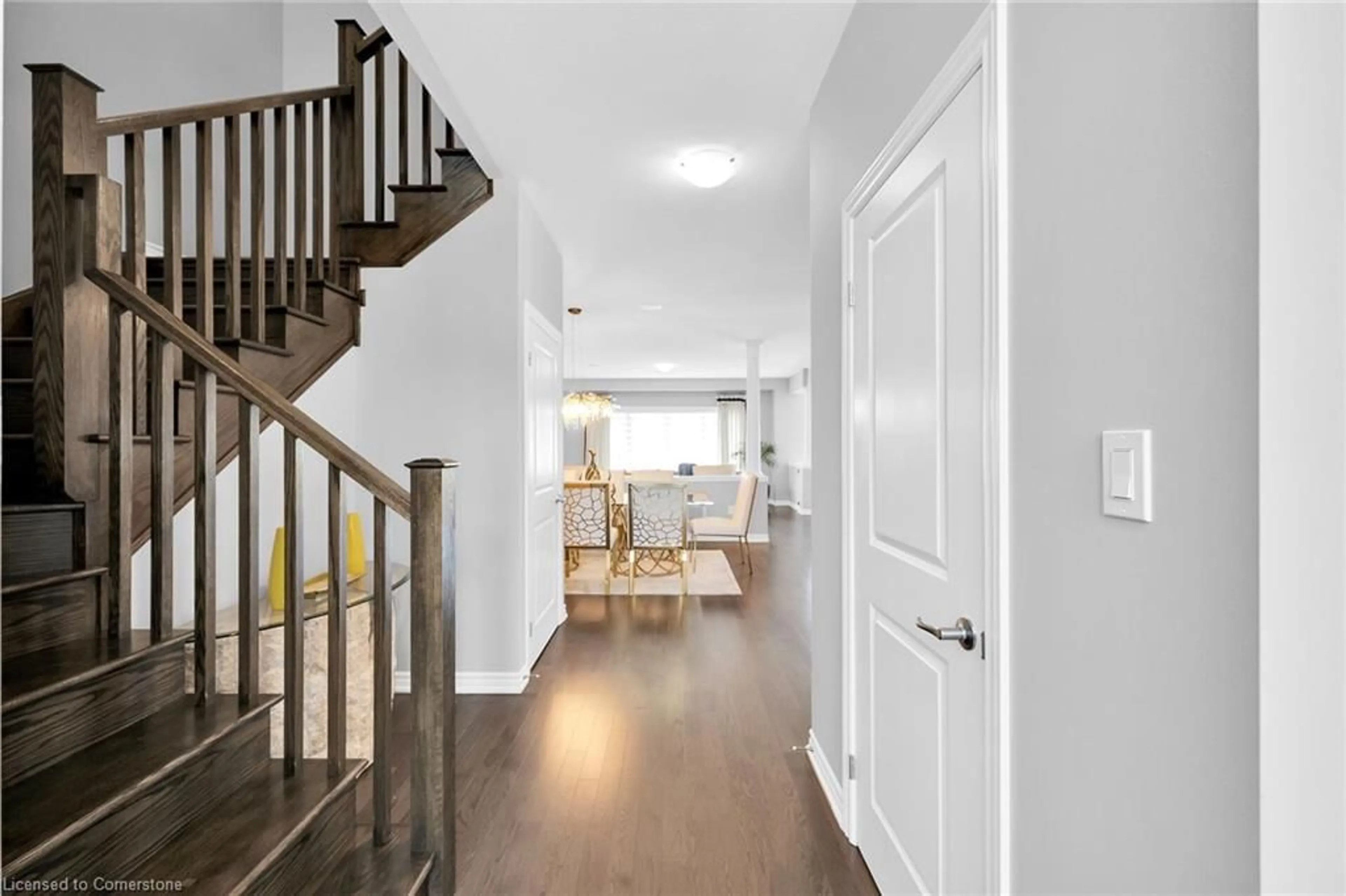 Indoor entryway for 56 Bellroyal Cres, Stoney Creek Ontario L8J 1P1