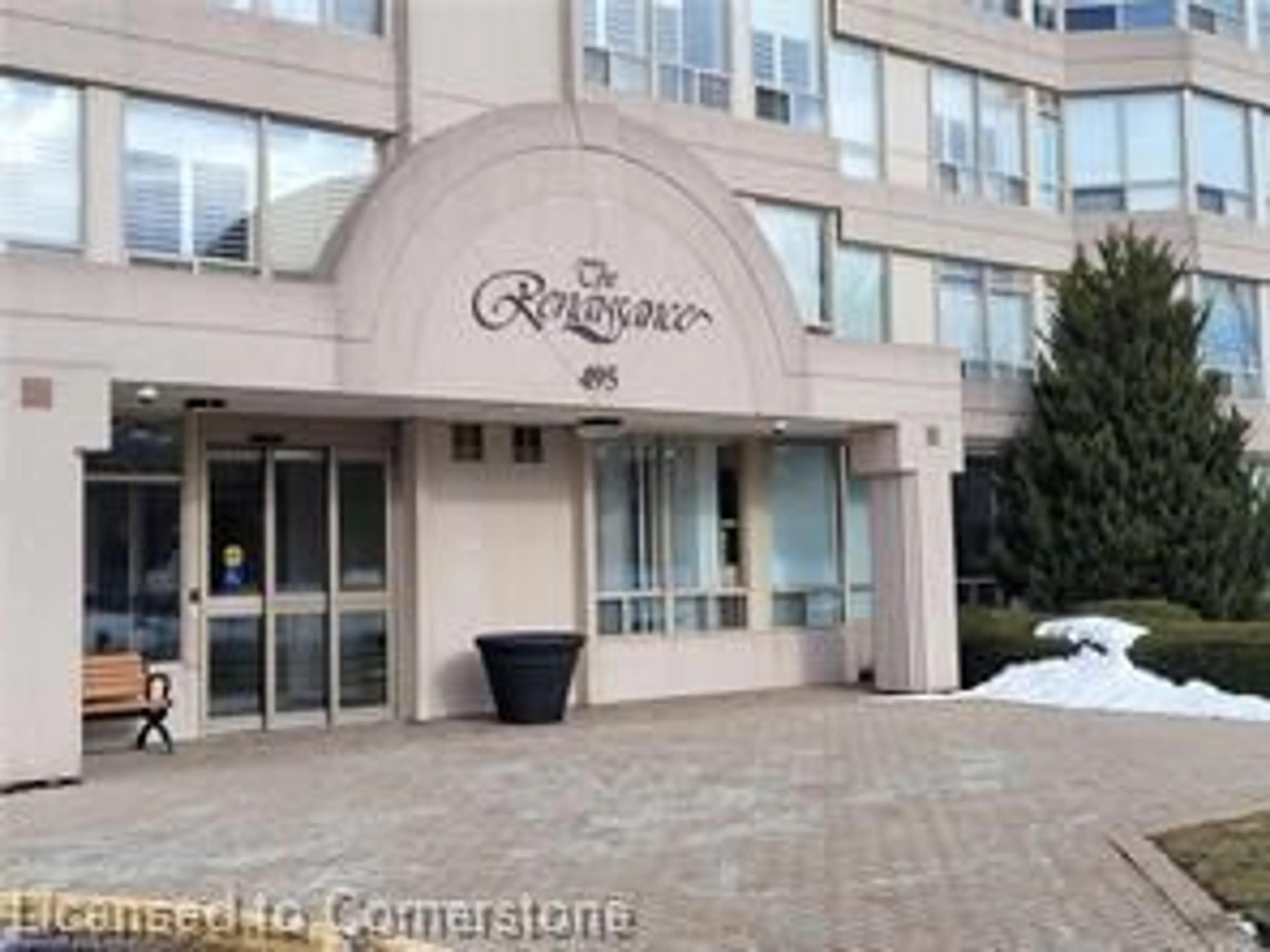 Indoor foyer for 495 Highway 8 #702, Hamilton Ontario L8G 5E1