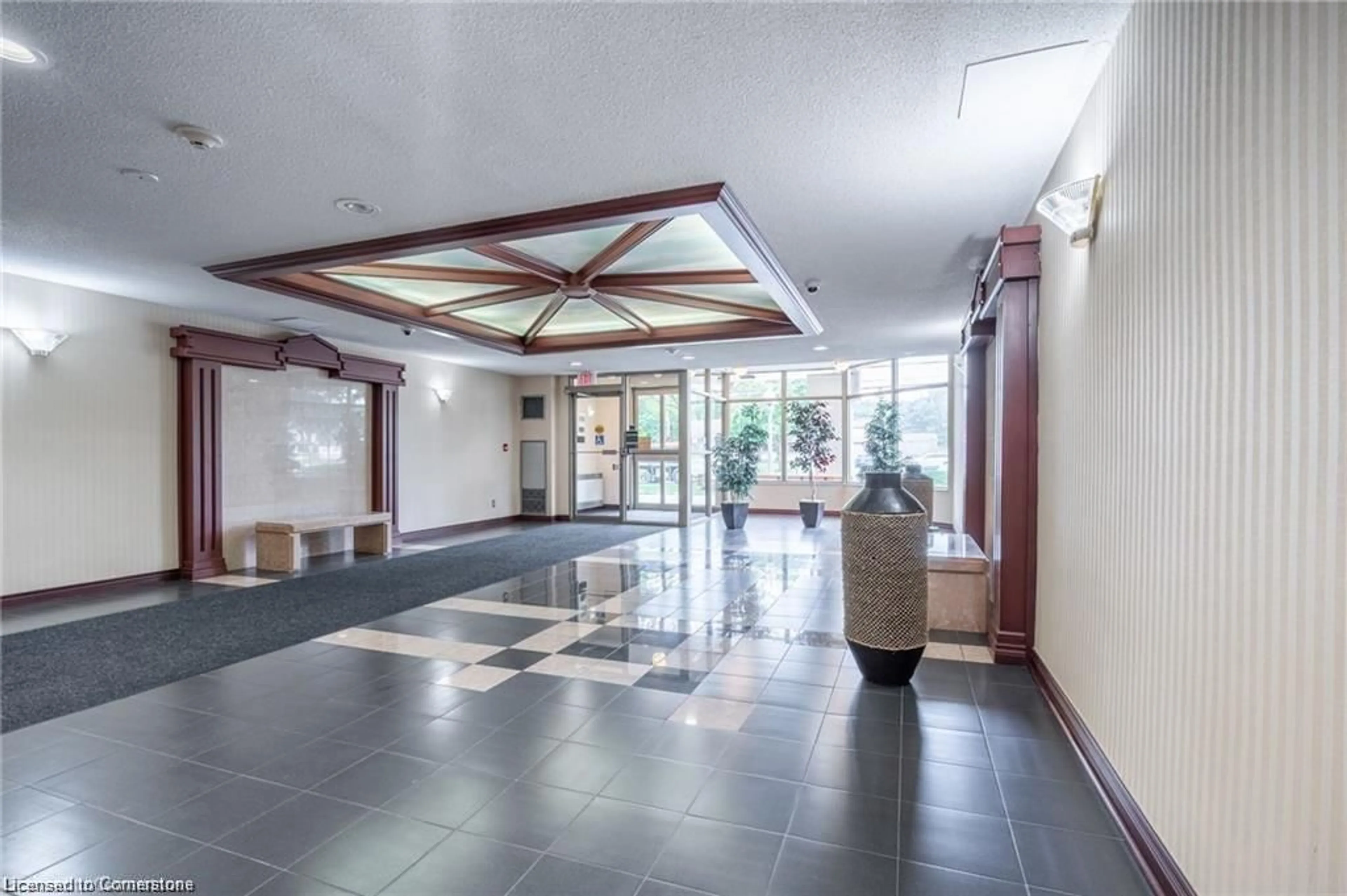 Lobby for 495 Highway 8 #702, Hamilton Ontario L8G 5E1