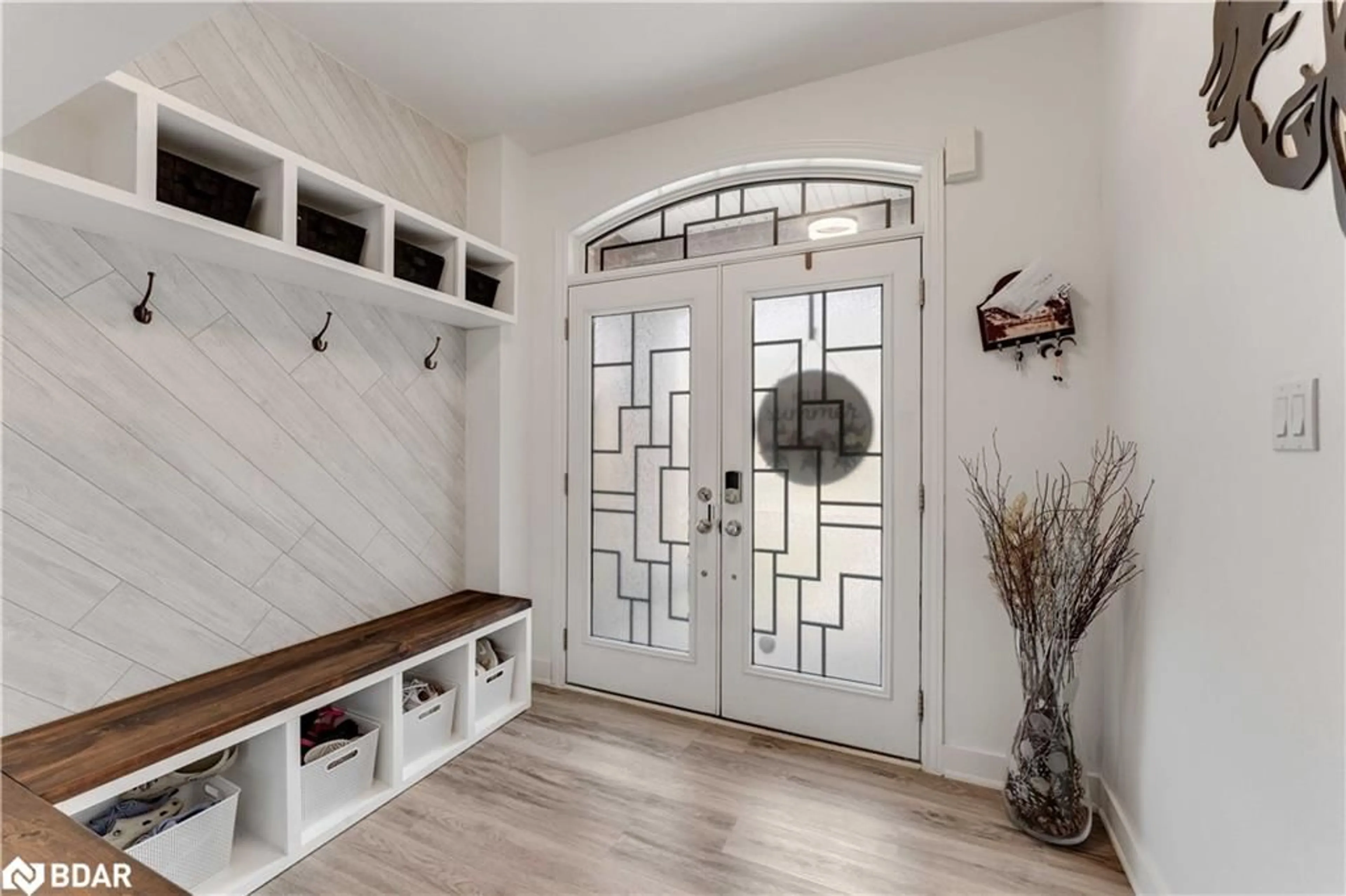 Indoor entryway for 2199 Dawson Crescent, Innisfil Ontario L9S 0G9