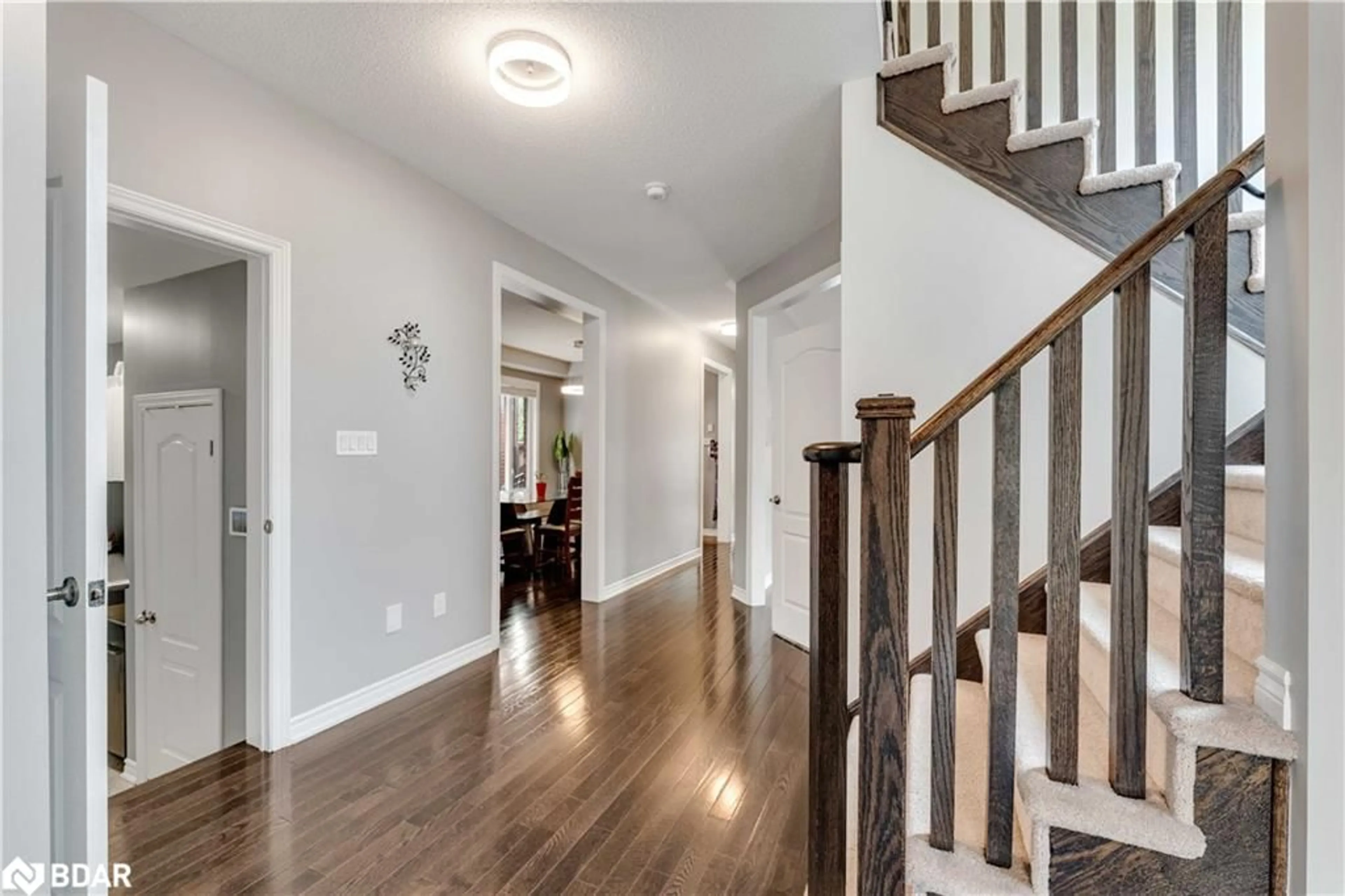 Indoor entryway for 2199 Dawson Crescent, Innisfil Ontario L9S 0G9