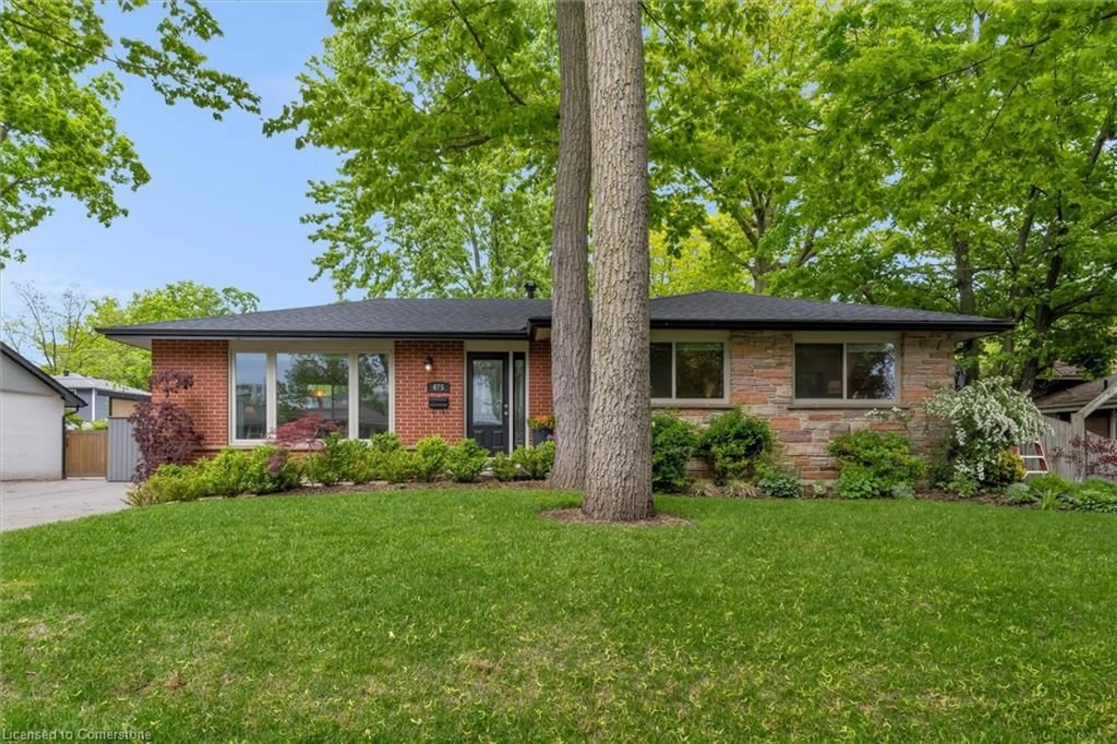 Home with brick exterior material, street for 475 Wedgewood Dr, Burlington Ontario L7L 4J1