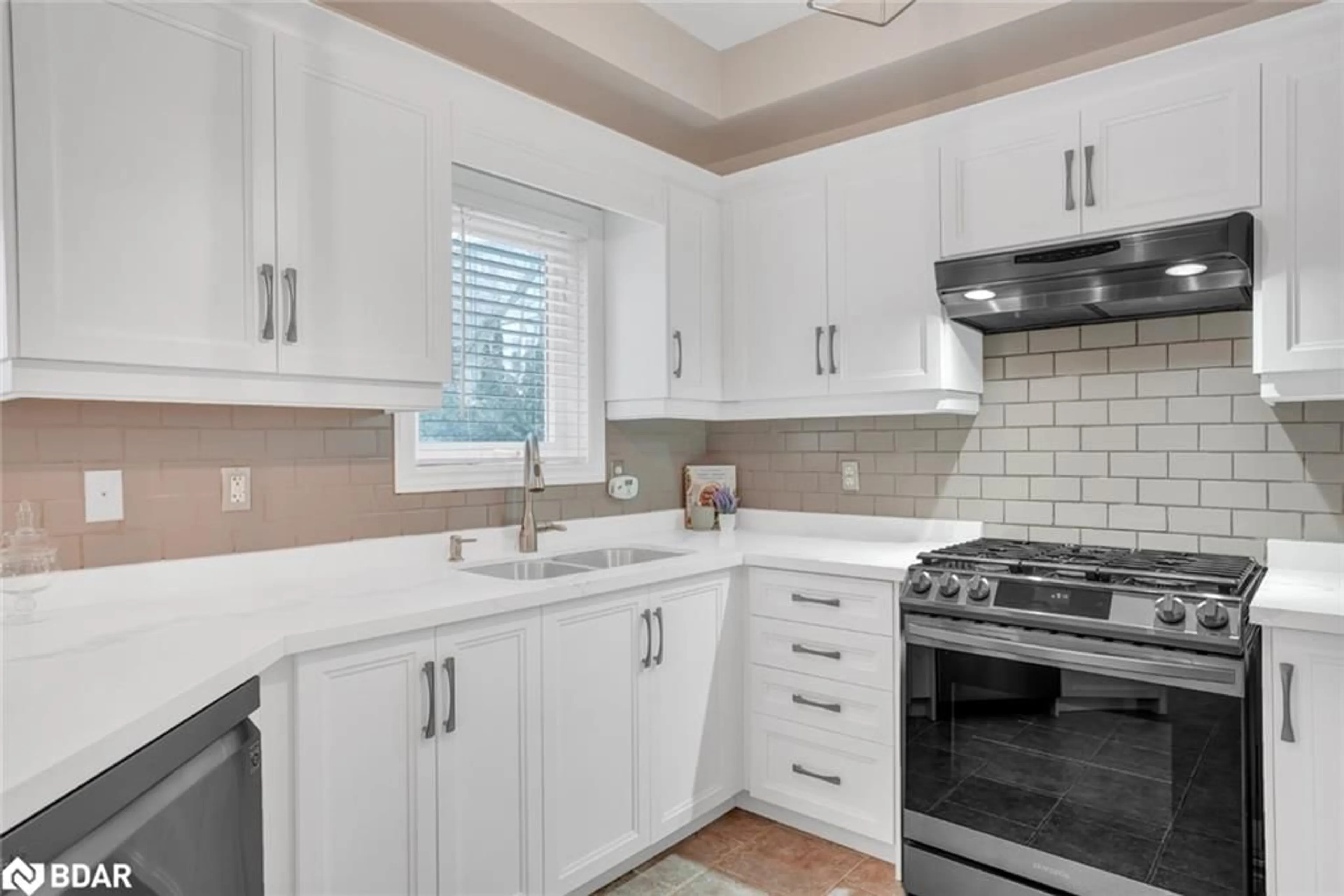 Standard kitchen, ceramic/tile floor for 15 Black Ash Trail, Barrie Ontario L4N 3K2
