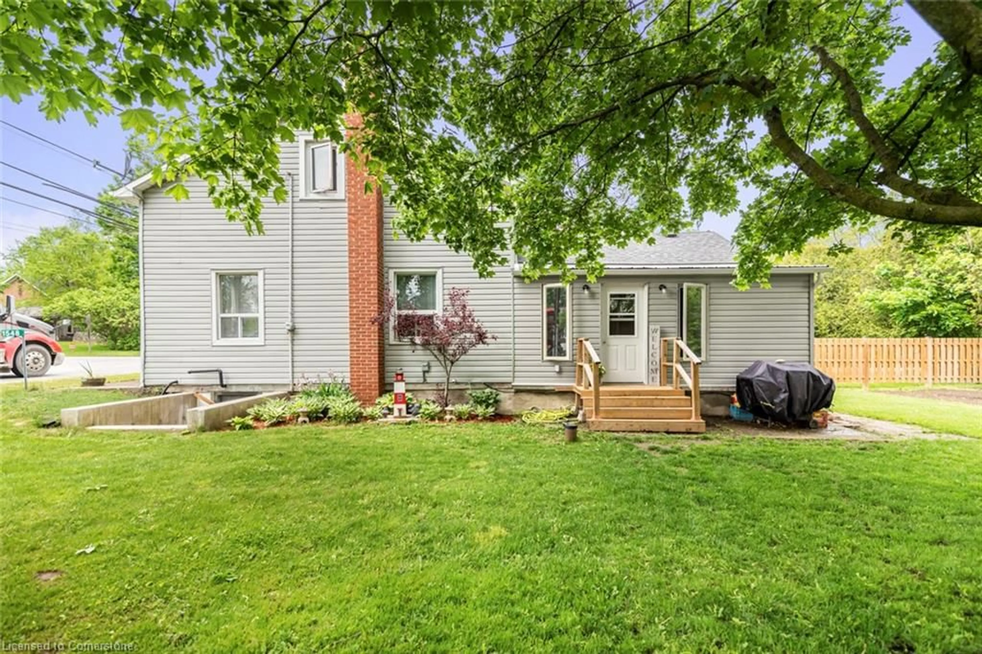 Patio, street for 1548 Brock Rd, Flamborough Ontario L9H 5E4