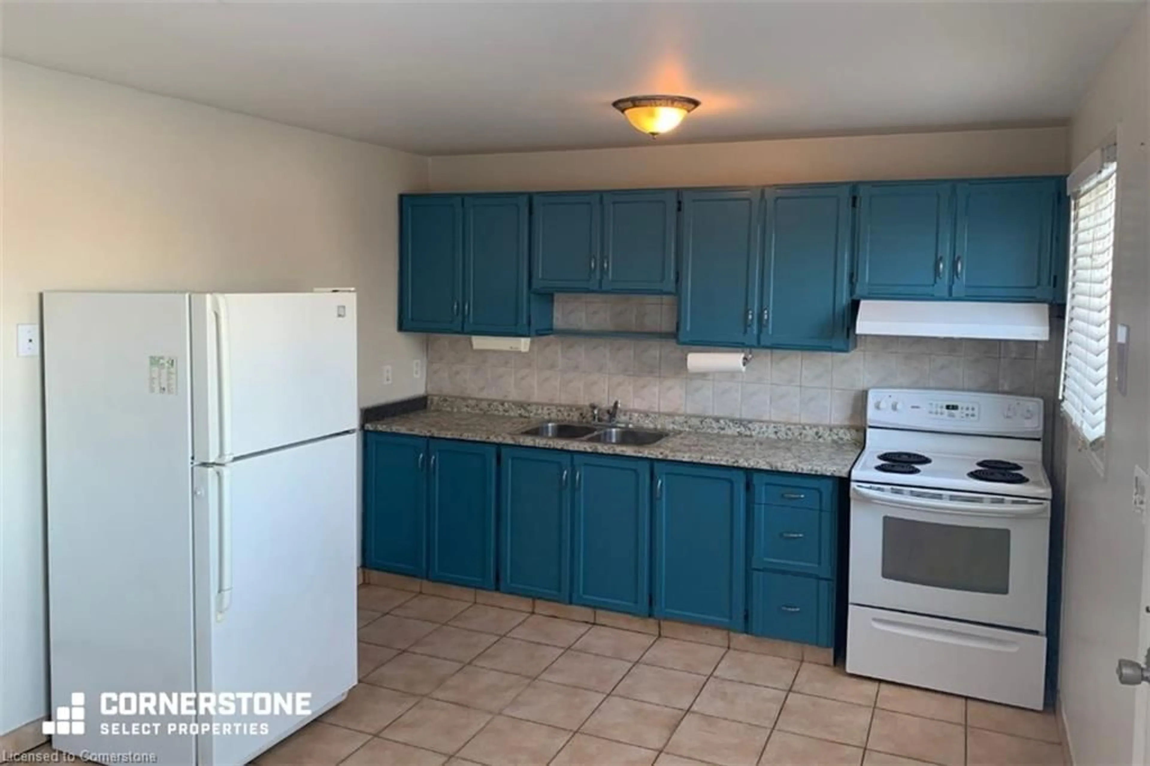 Standard kitchen, unknown for 40 Summercrest Dr #3, Hamilton Ontario L8K 6M5