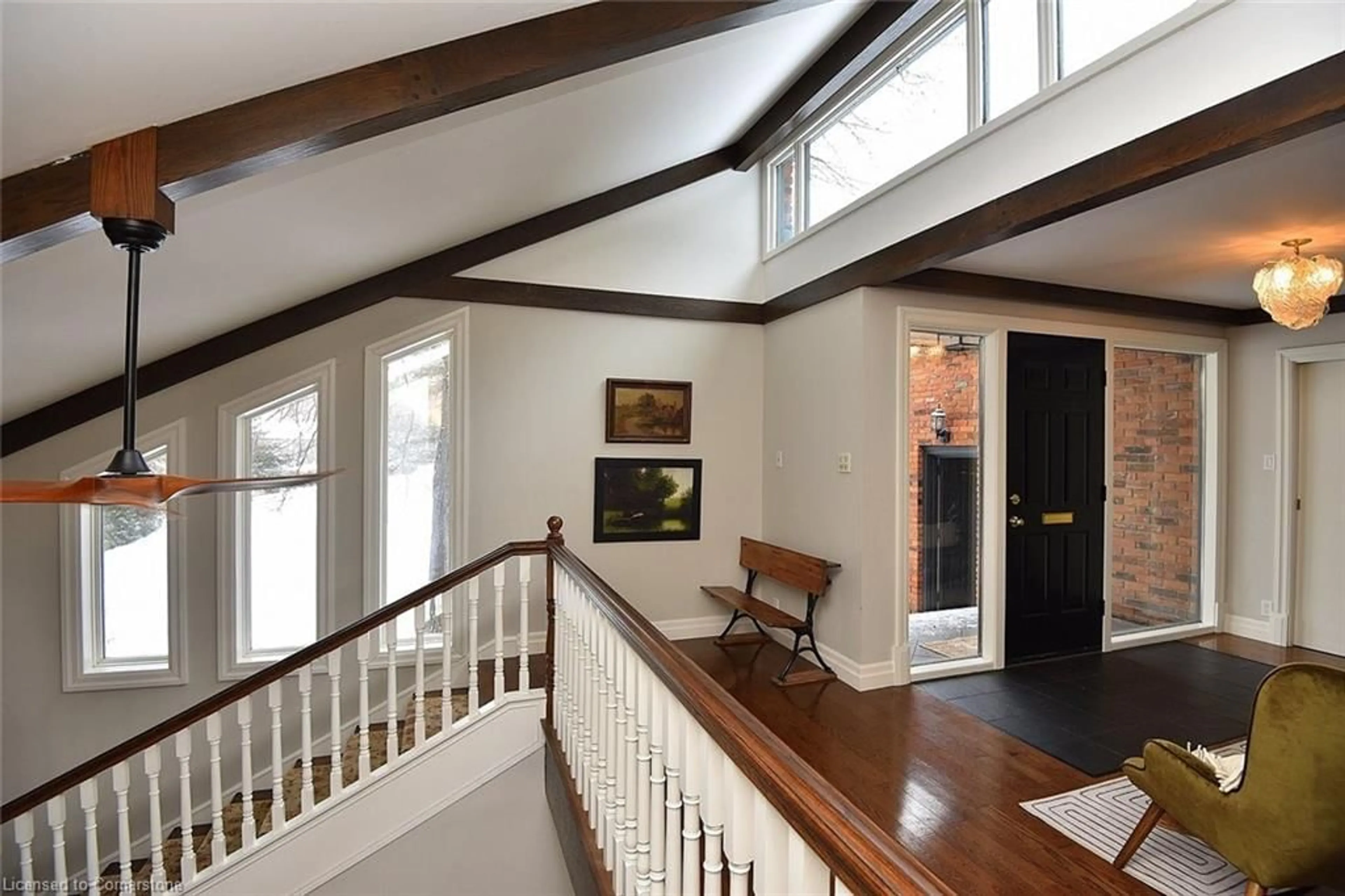 Indoor entryway for 3 Harvest Crt, Dundas Ontario L9H 5K2