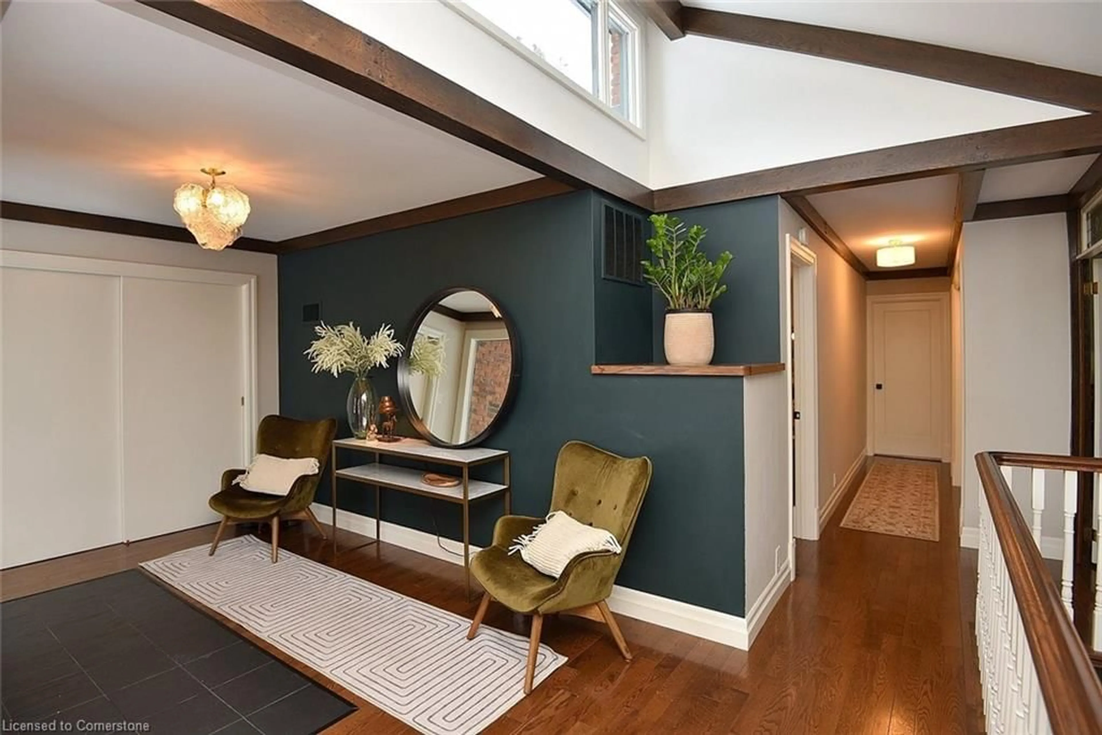 Indoor entryway for 3 Harvest Crt, Dundas Ontario L9H 5K2