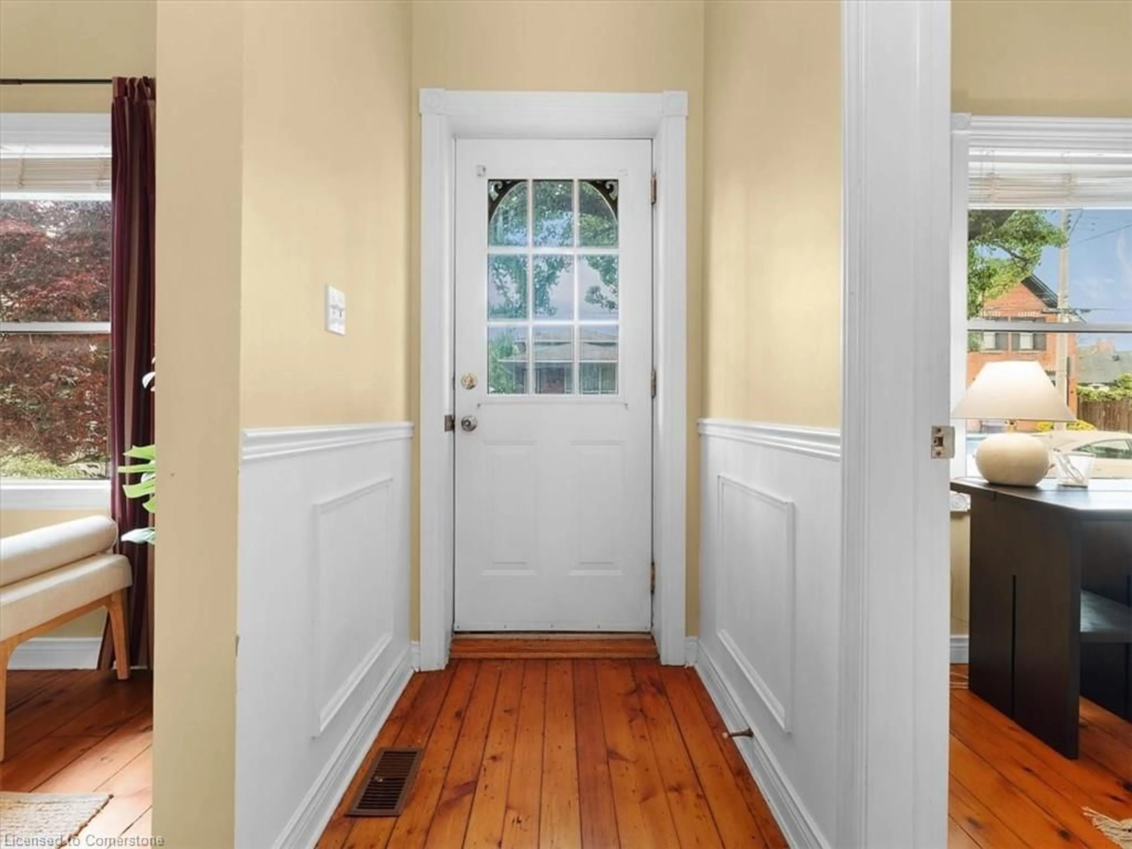 Indoor entryway for 50 Ferrie St, Hamilton Ontario L8L 1C7