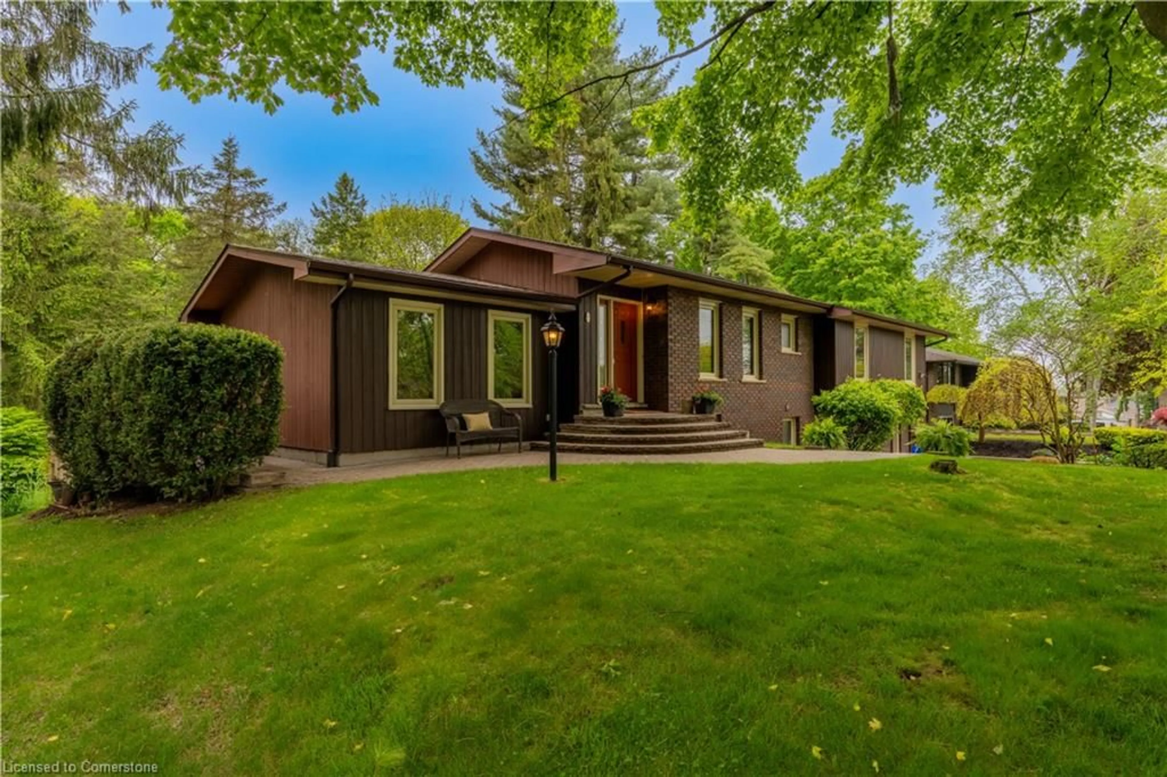 Home with vinyl exterior material, street for 4 Cedar St, Port Colborne Ontario L3K 2T9