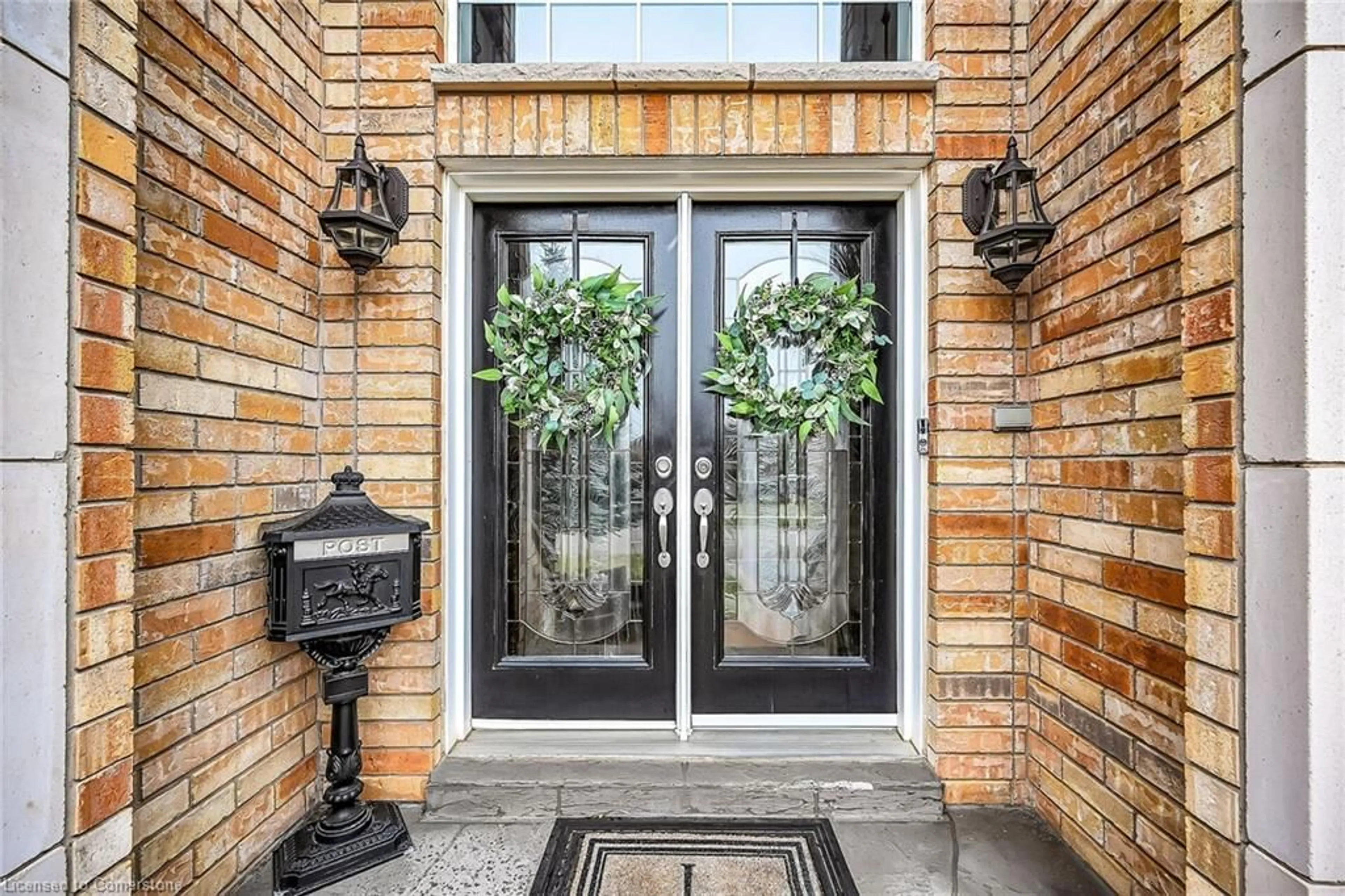 Indoor entryway for 15 Anderson Crt, Ancaster Ontario L9G 4Z7