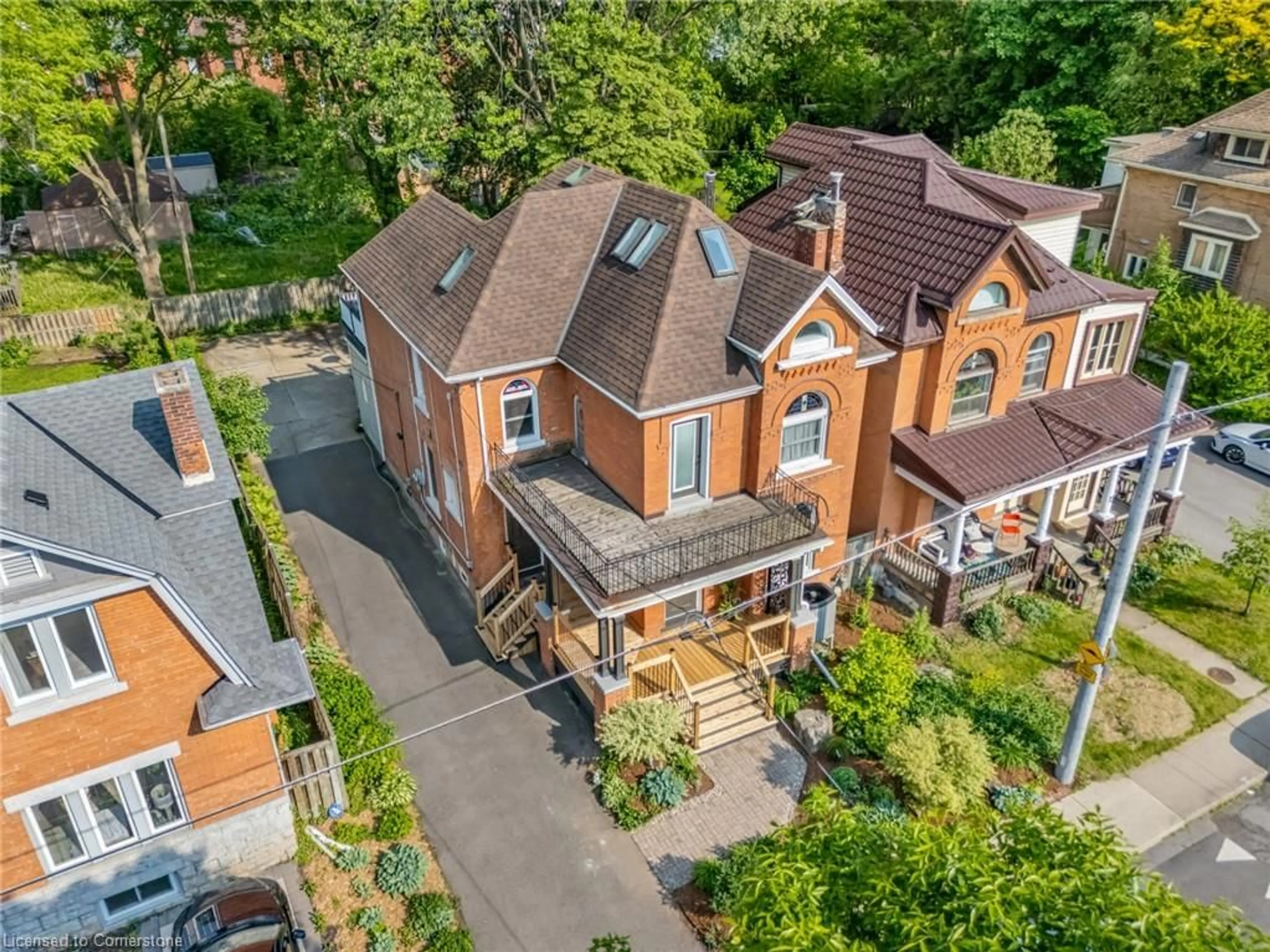 A pic from outside/outdoor area/front of a property/back of a property/a pic from drone, street for 15 Fairmount Ave, Hamilton Ontario L8P 3Z4
