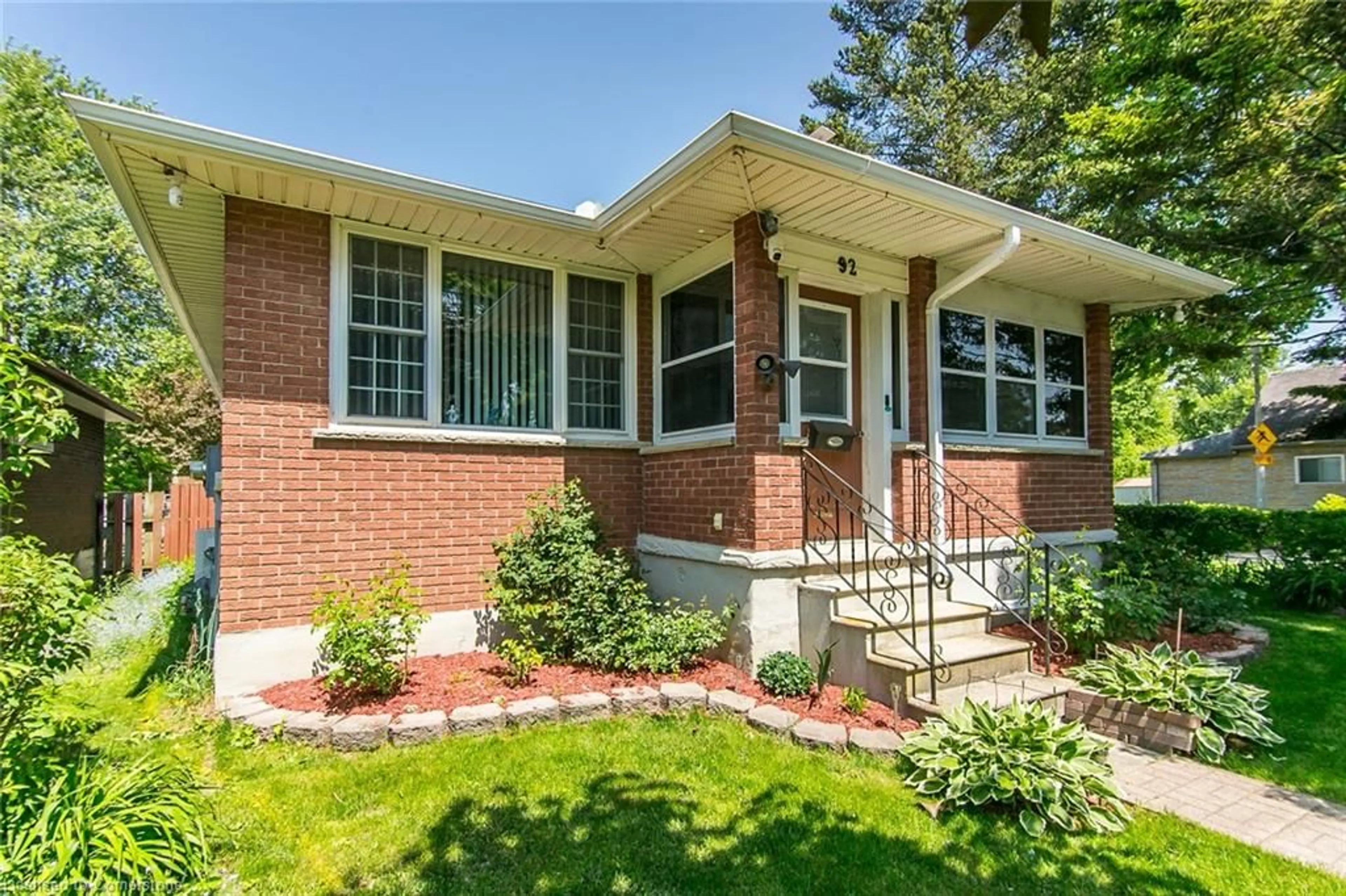Home with brick exterior material, street for 92 Elmwood Ave, Cambridge Ontario N1R 4Y6