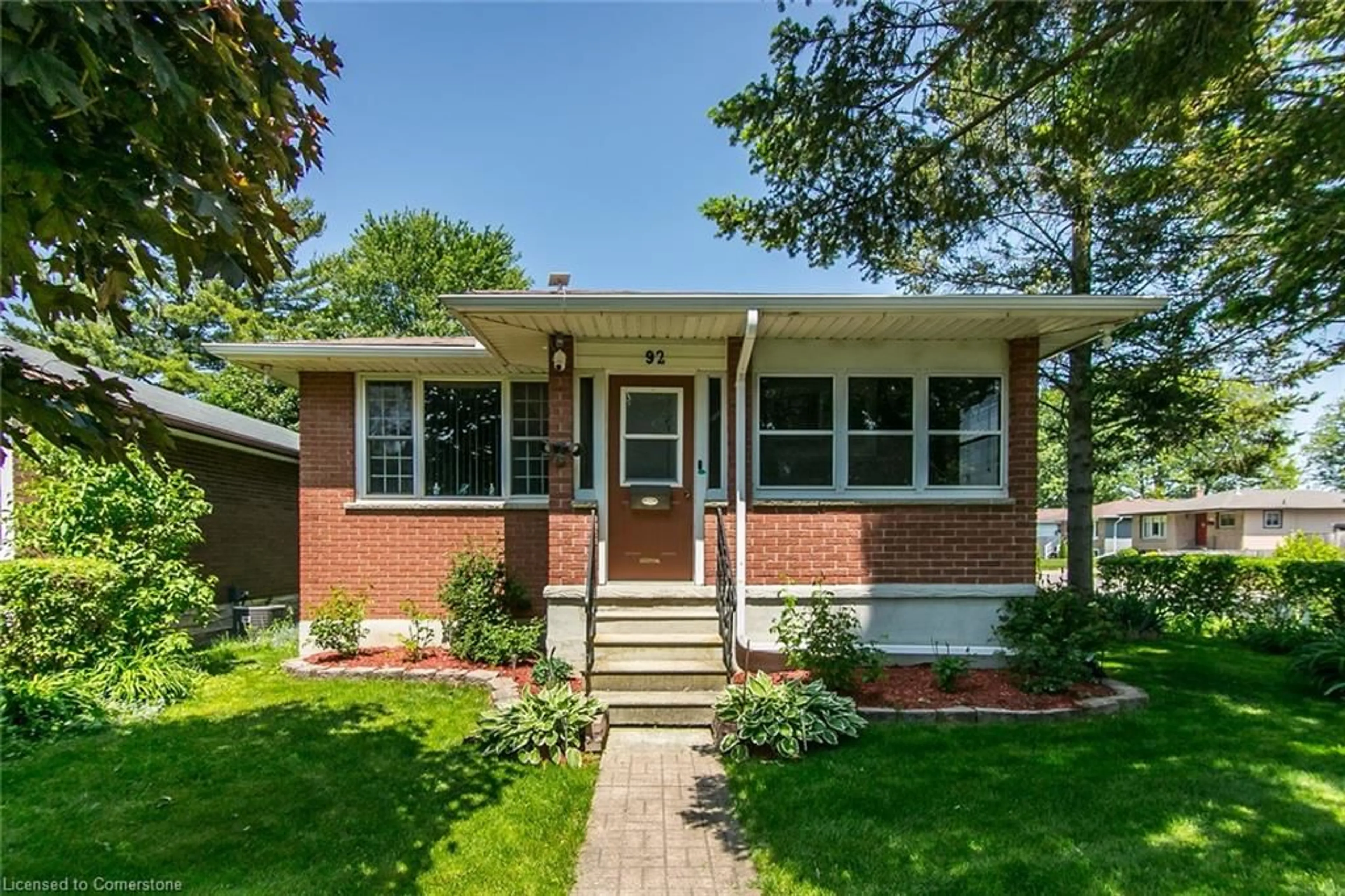 Home with brick exterior material, street for 92 Elmwood Ave, Cambridge Ontario N1R 4Y6