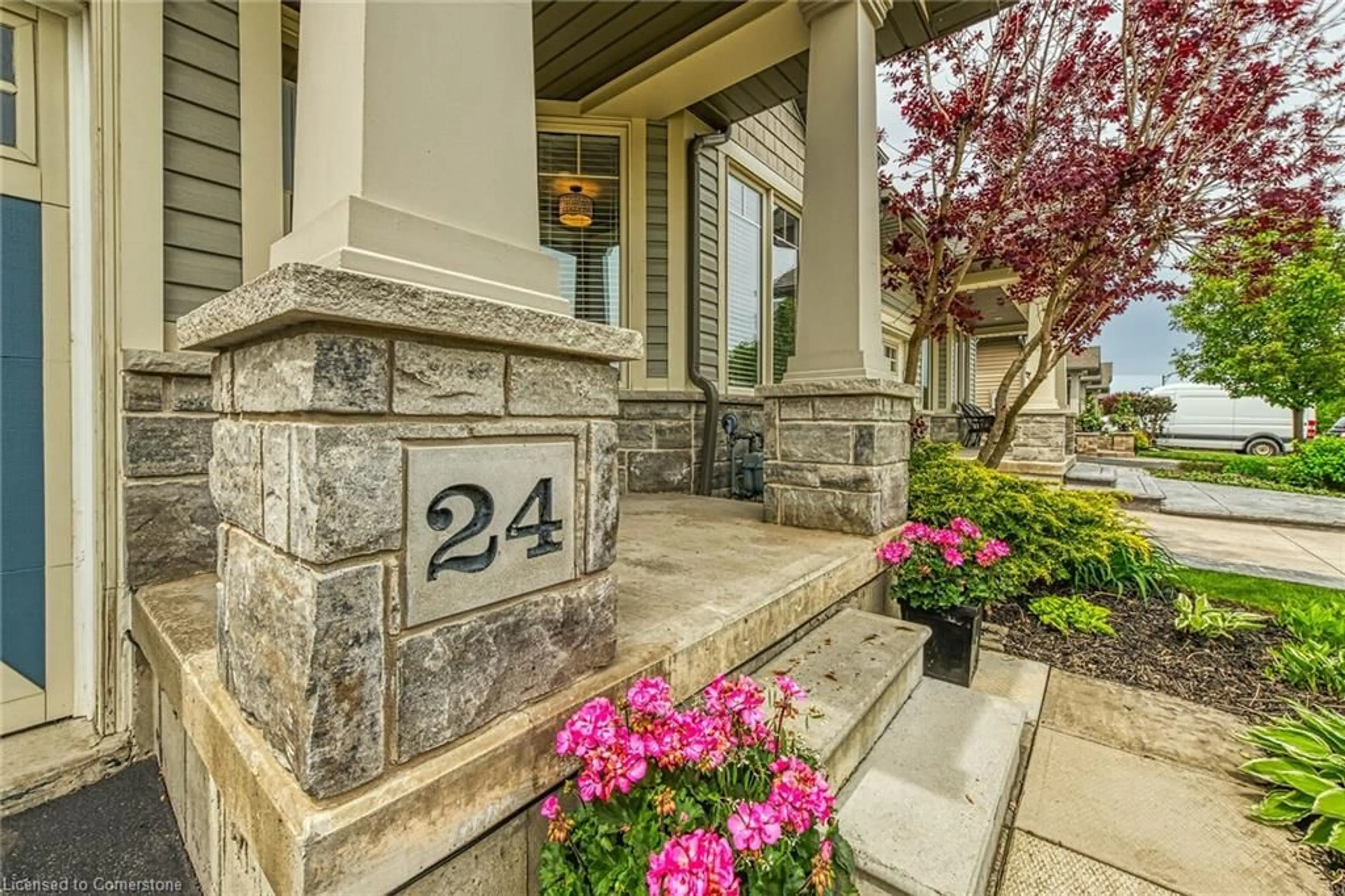Indoor entryway for 24 Manorwood Dr, Smithville Ontario L0R 2A0