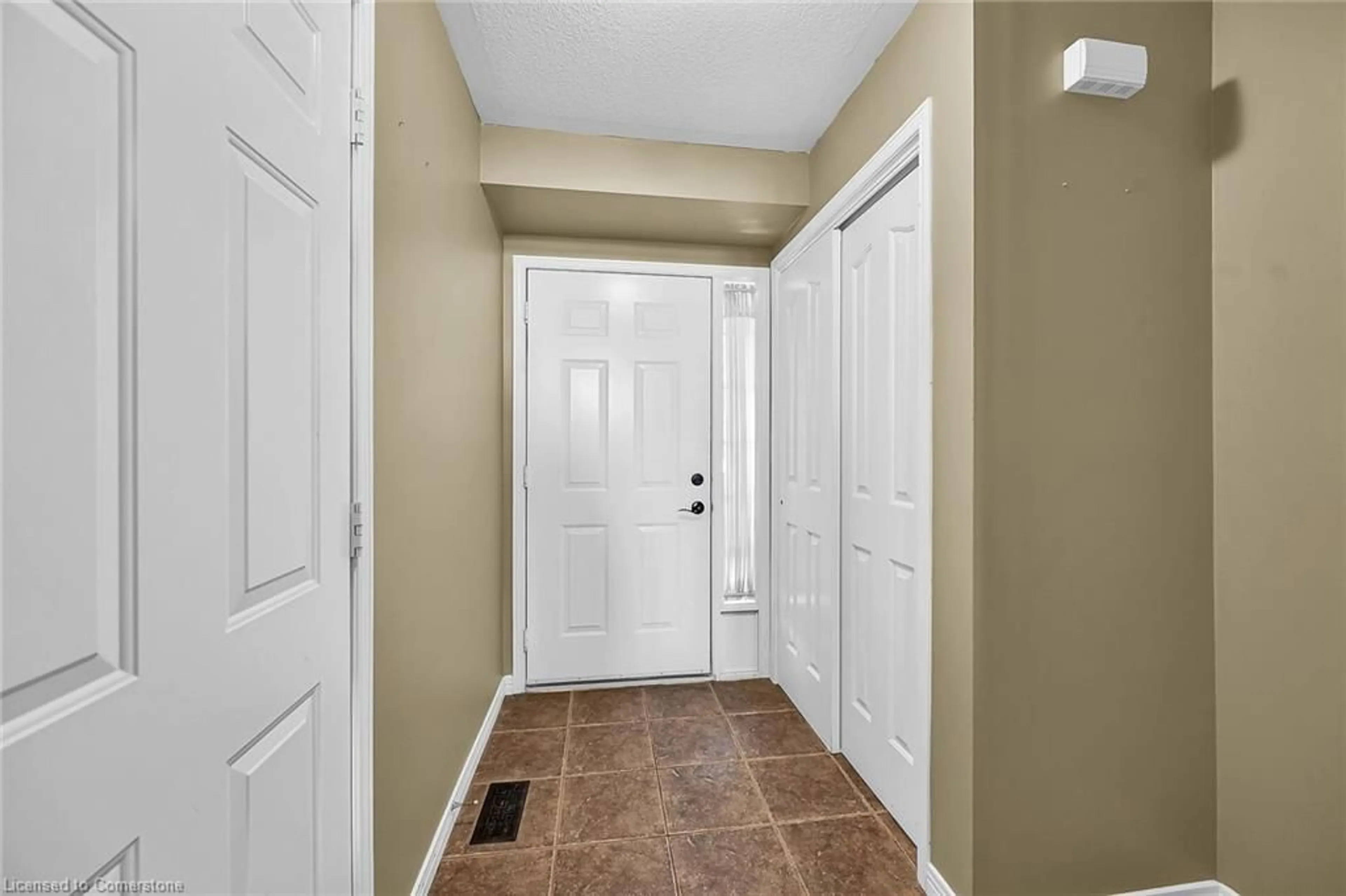 Indoor entryway for 8 Fairhaven Dr, Stoney Creek Ontario L8J 3X7