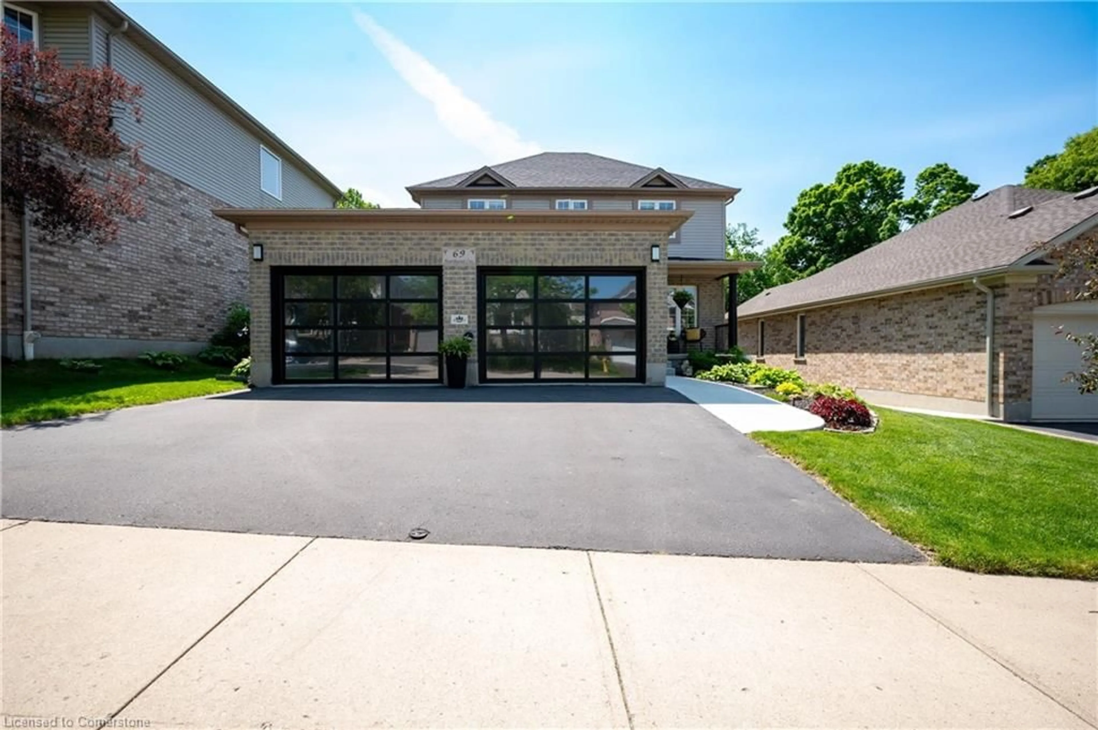 Indoor garage for 69 Hearthwood Cres, Kitchener Ontario N2R 1K6