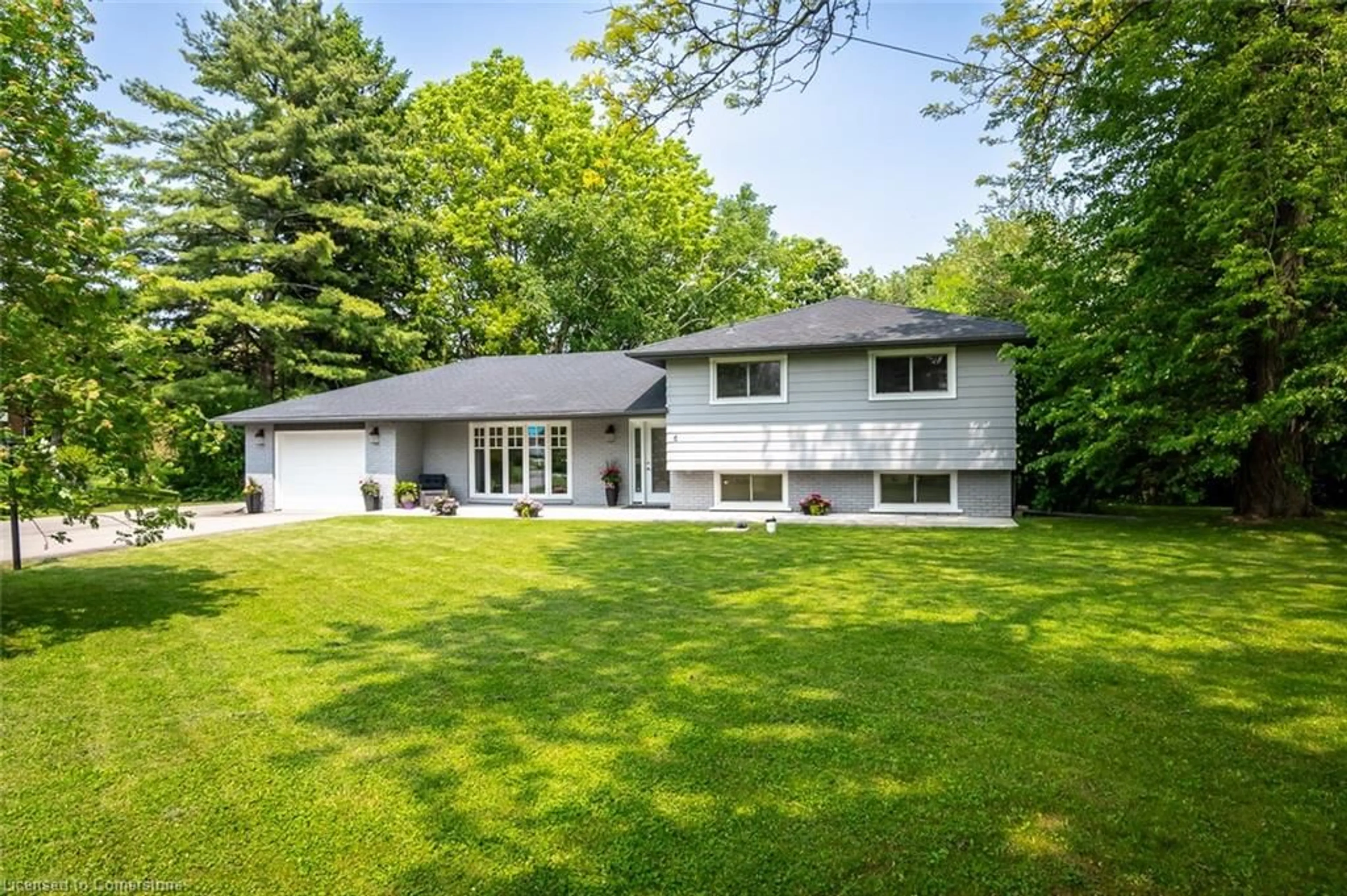 Unknown for 6 Kew Crt, Dundas Ontario L9H 5E1