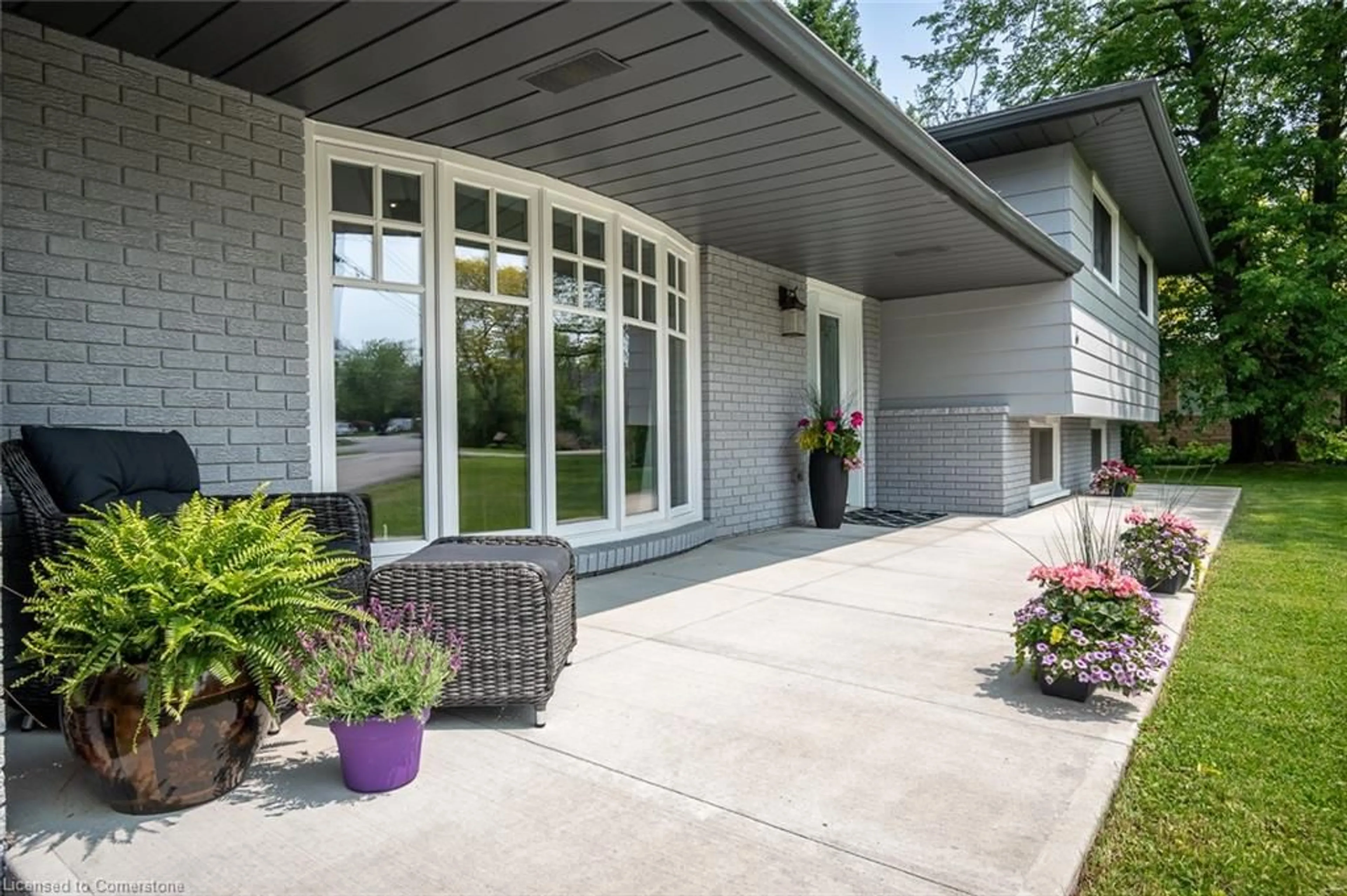 Unknown for 6 Kew Crt, Dundas Ontario L9H 5E1
