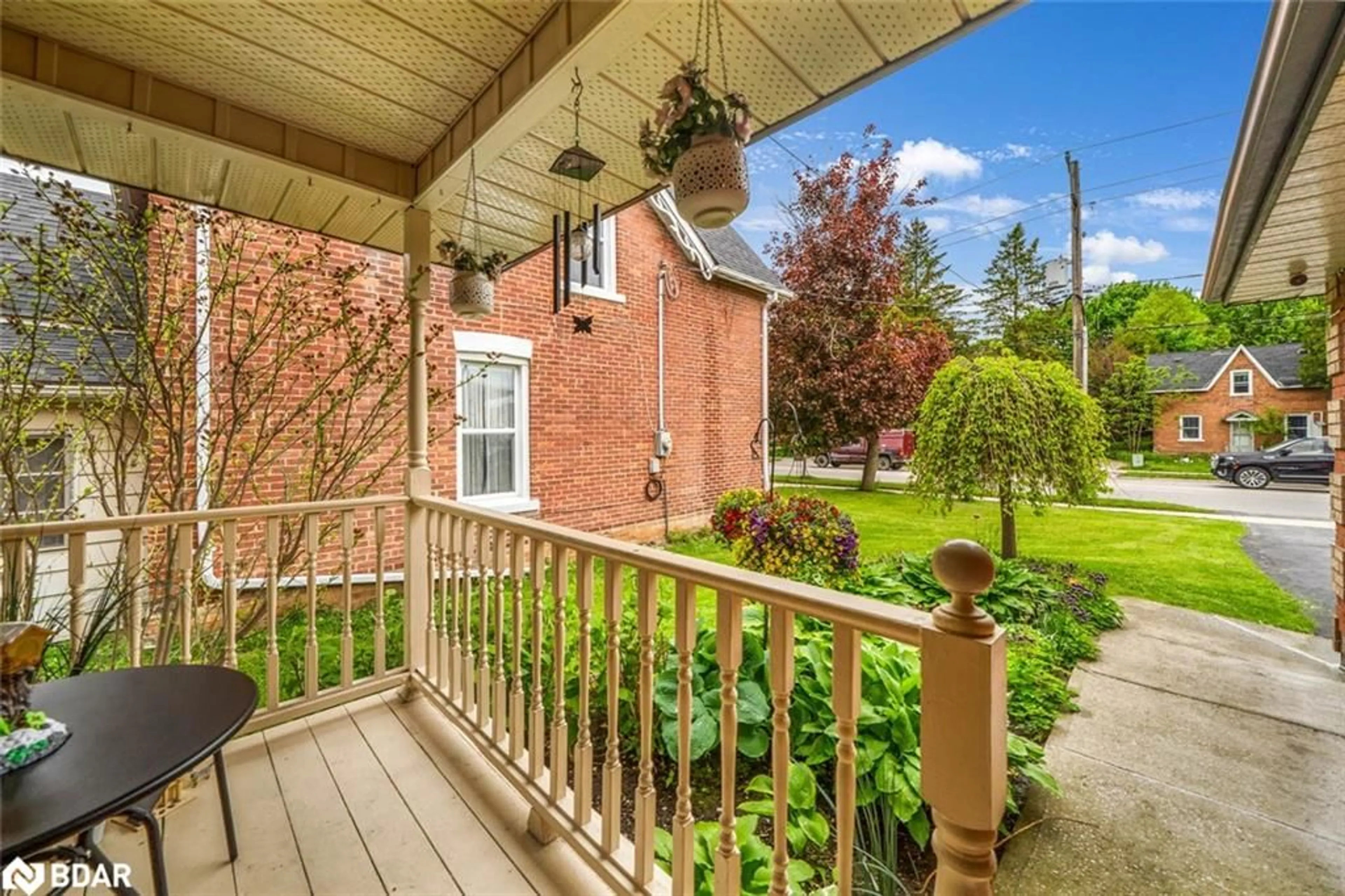 Patio, street for 135 Victoria St, Alliston Ontario L9R 1G7
