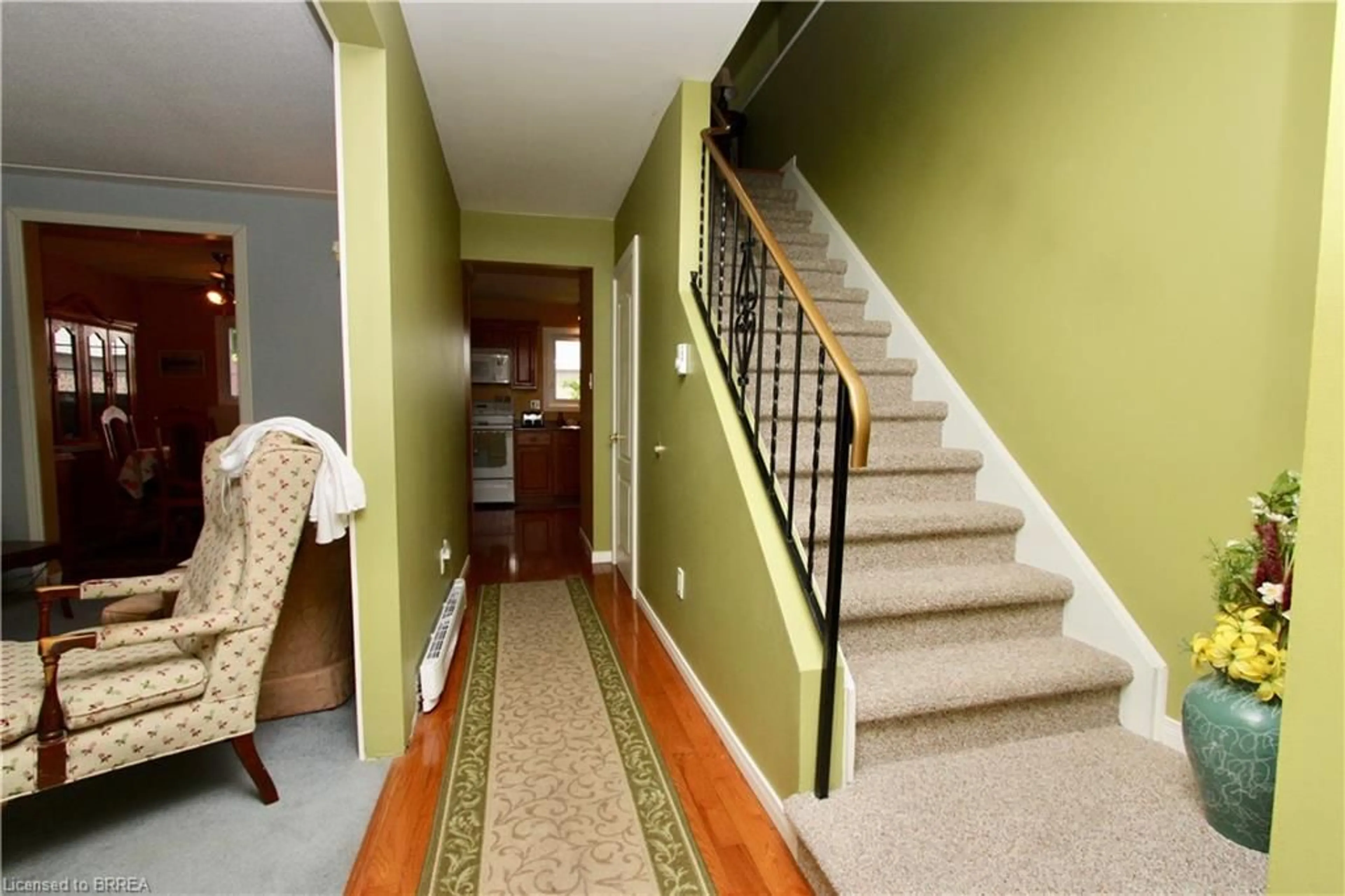 Indoor foyer for 53 Debby Cres, Brantford Ontario N3R 7A4