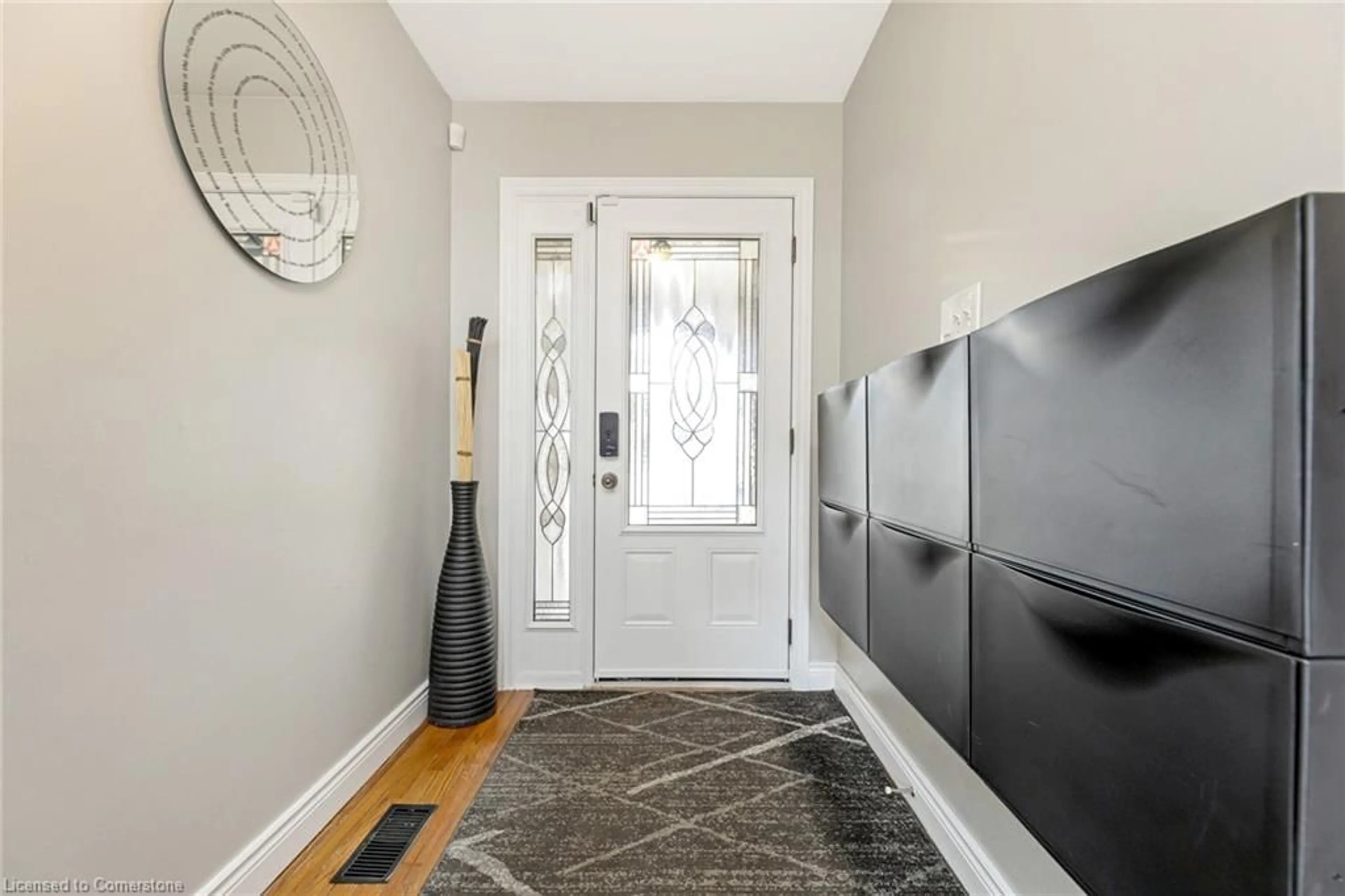 Indoor entryway for 35 Forestgate Dr, Hamilton Ontario L9C 6A4