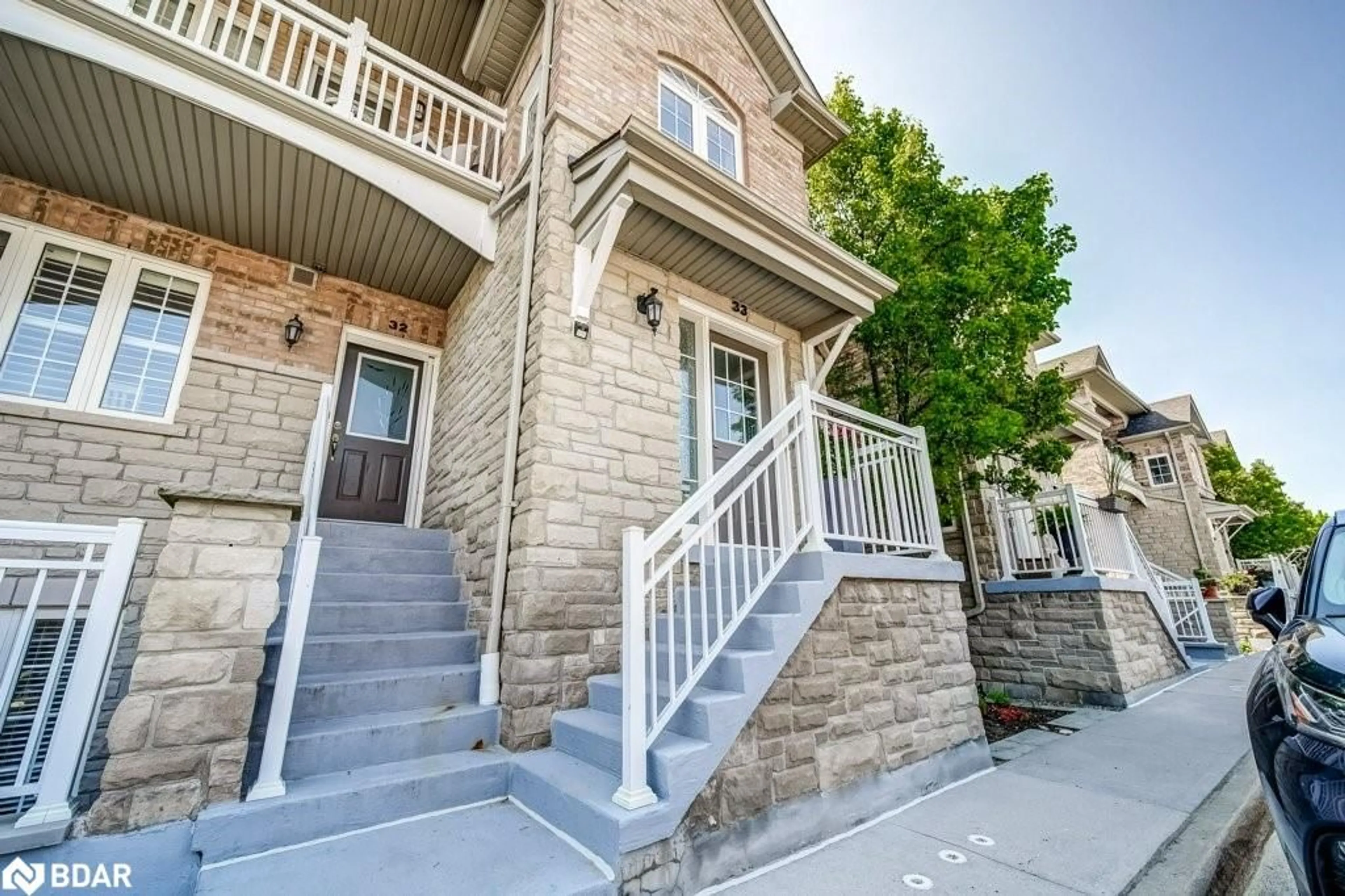 Stairs for 520 Silken Laumann Dr #33, Newmarket Ontario L3X 2S7