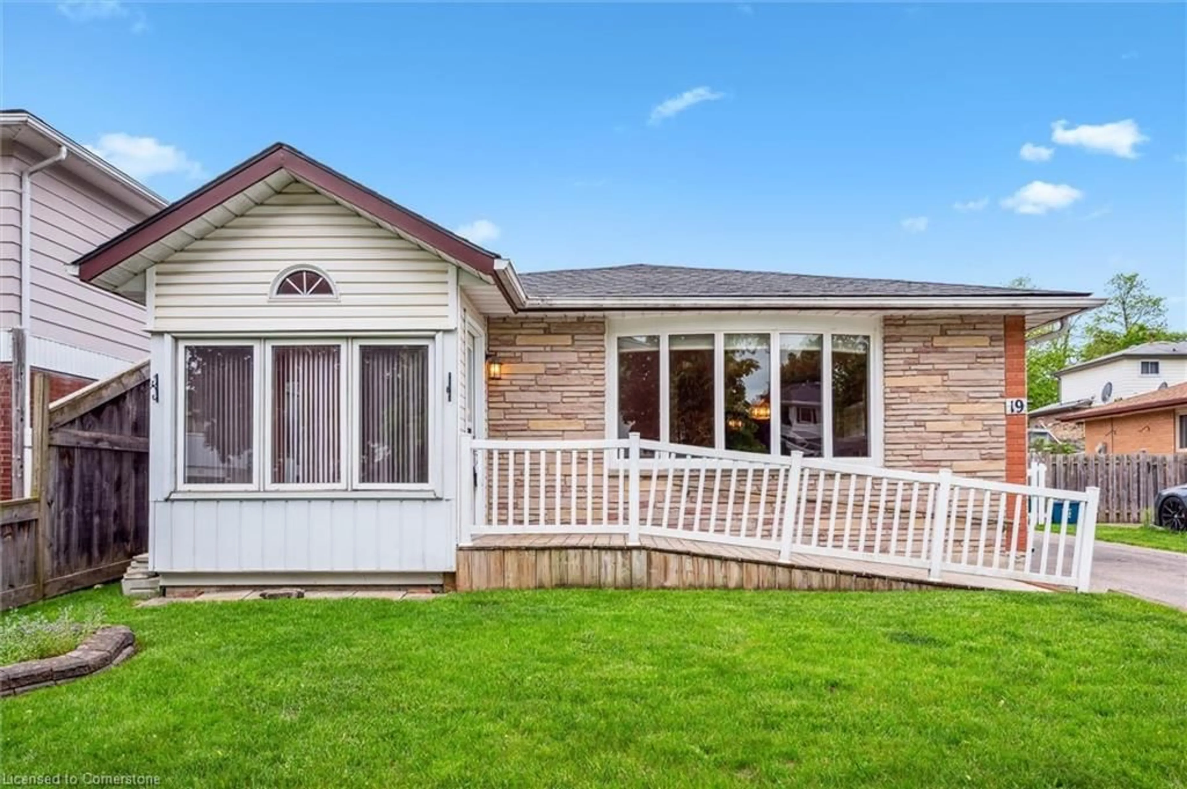 Home with vinyl exterior material, unknown for 19 Markwood Dr, Kitchener Ontario N2M 2H3
