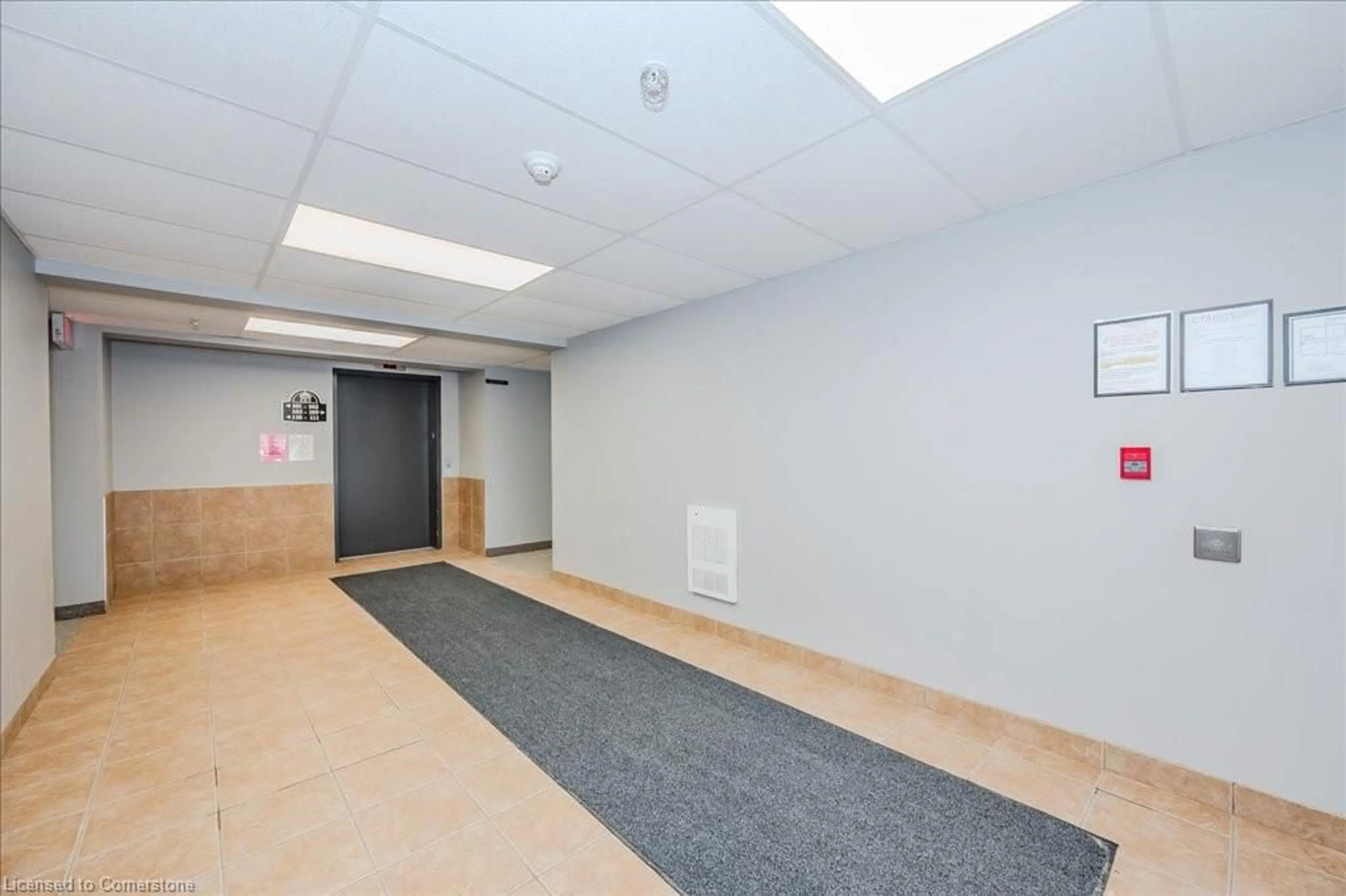 Indoor foyer for 41 Goodwin Dr #202, Guelph Ontario N1L 0E7