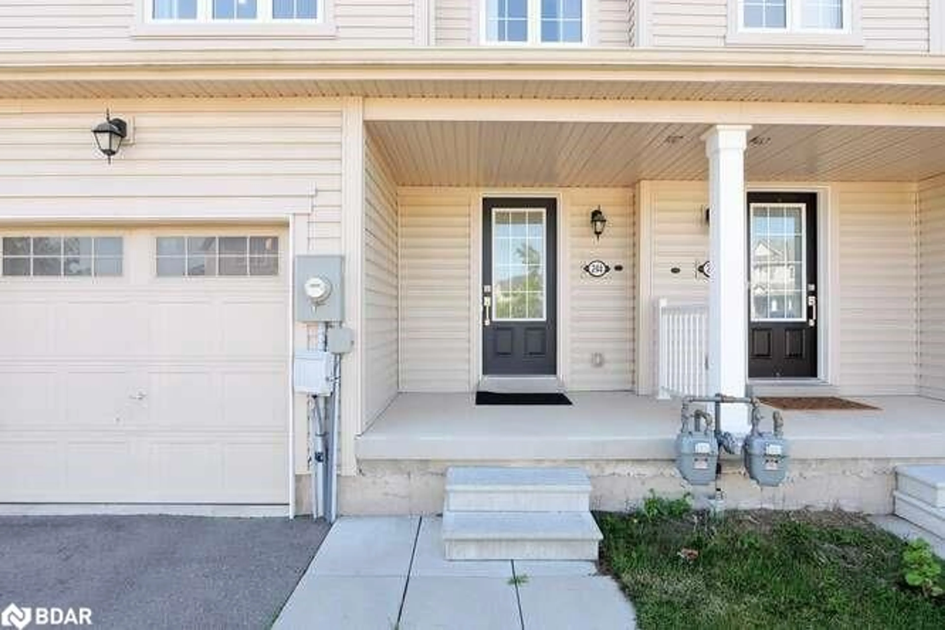 Indoor entryway for 244 Esther Crescent Cres, Thorold Ontario L3B 0H1