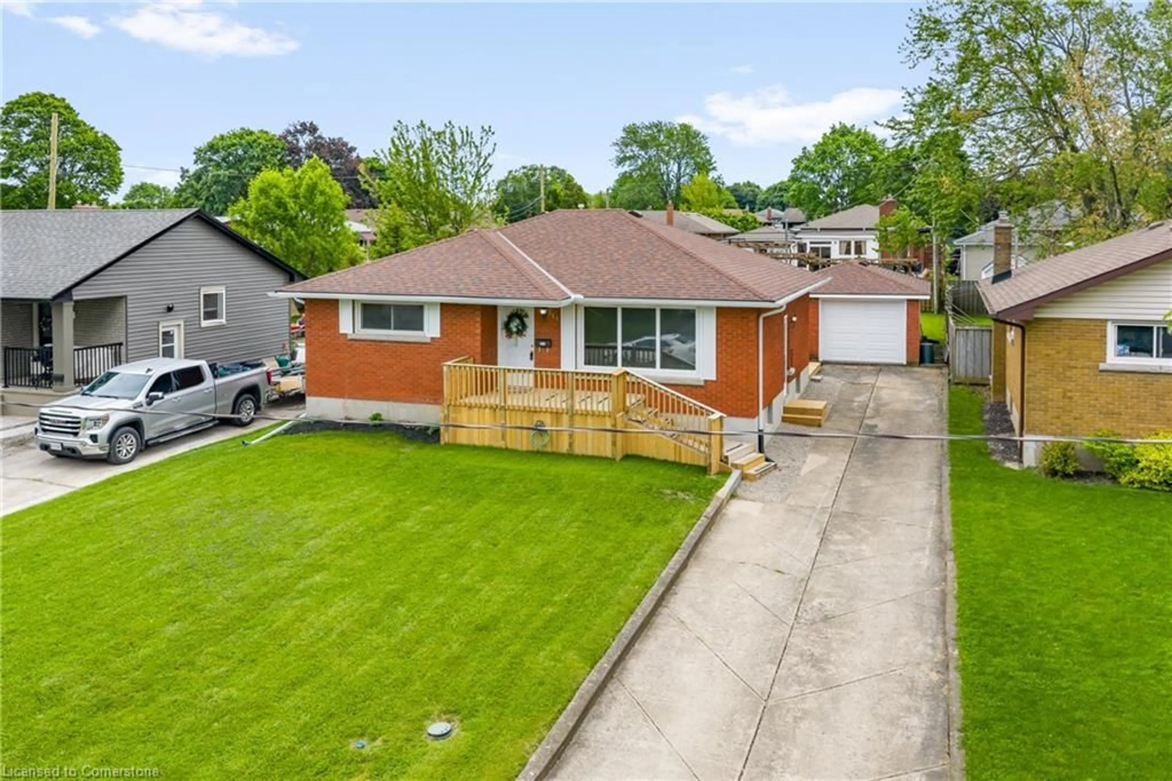 A pic from outside/outdoor area/front of a property/back of a property/a pic from drone, street for 119 Ryerson St, Thorold Ontario L2V 3Y2