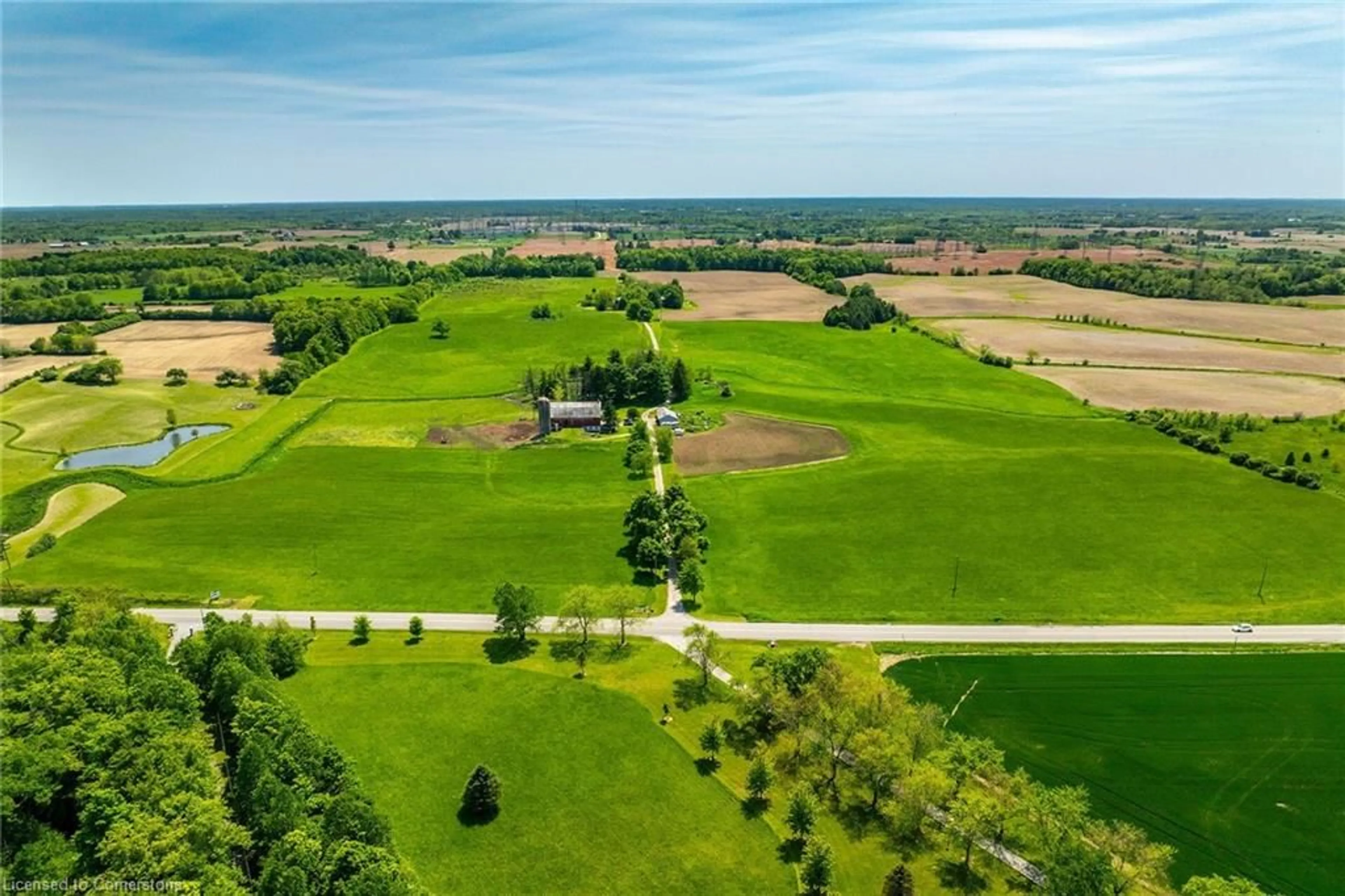 A pic from outside/outdoor area/front of a property/back of a property/a pic from drone, unknown for 1216 Sawmill Rd, Ancaster Ontario L9G 3L1