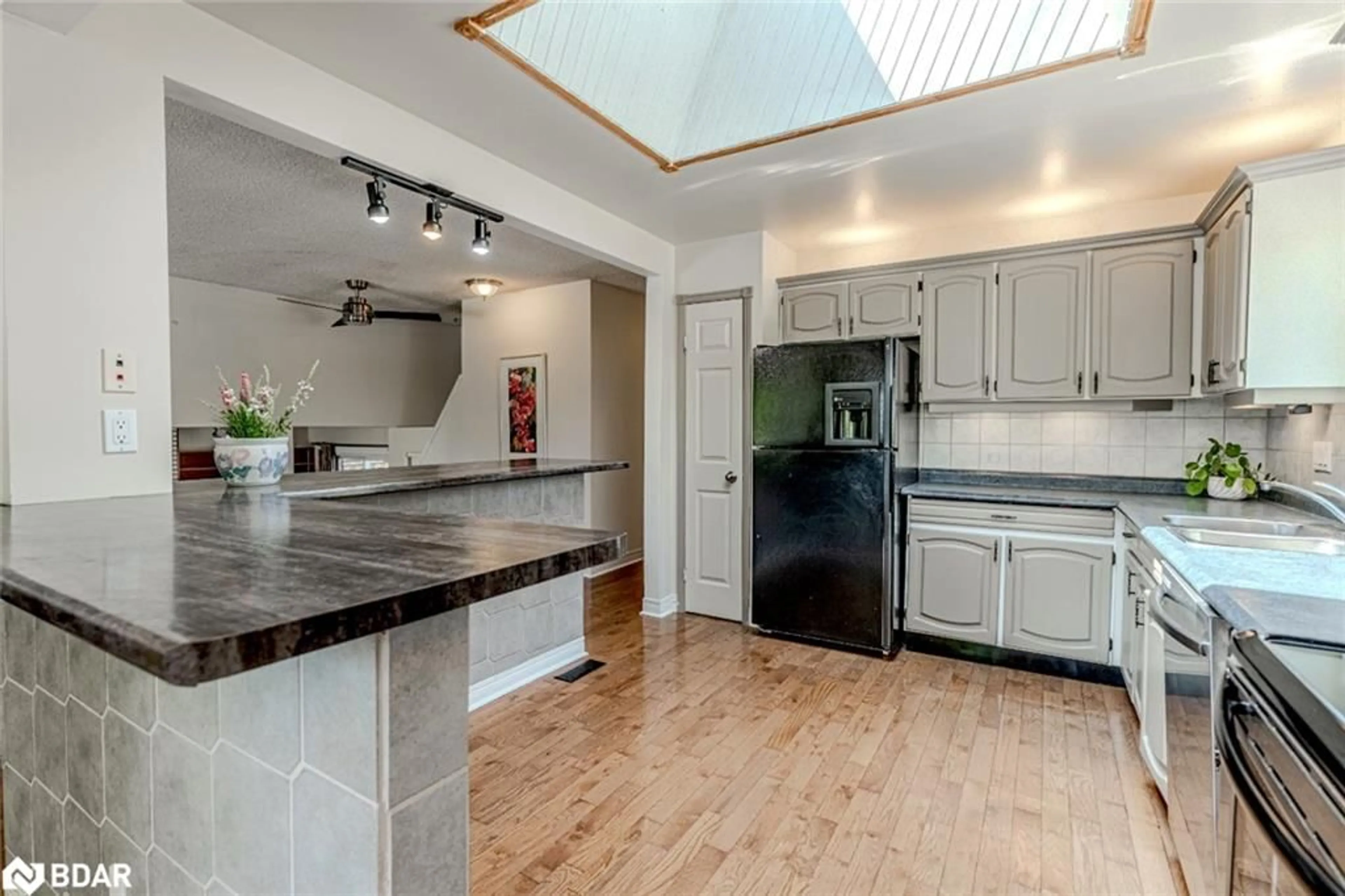 Open concept kitchen, unknown for 20 Shelley Lane, Barrie Ontario L4N 4X8
