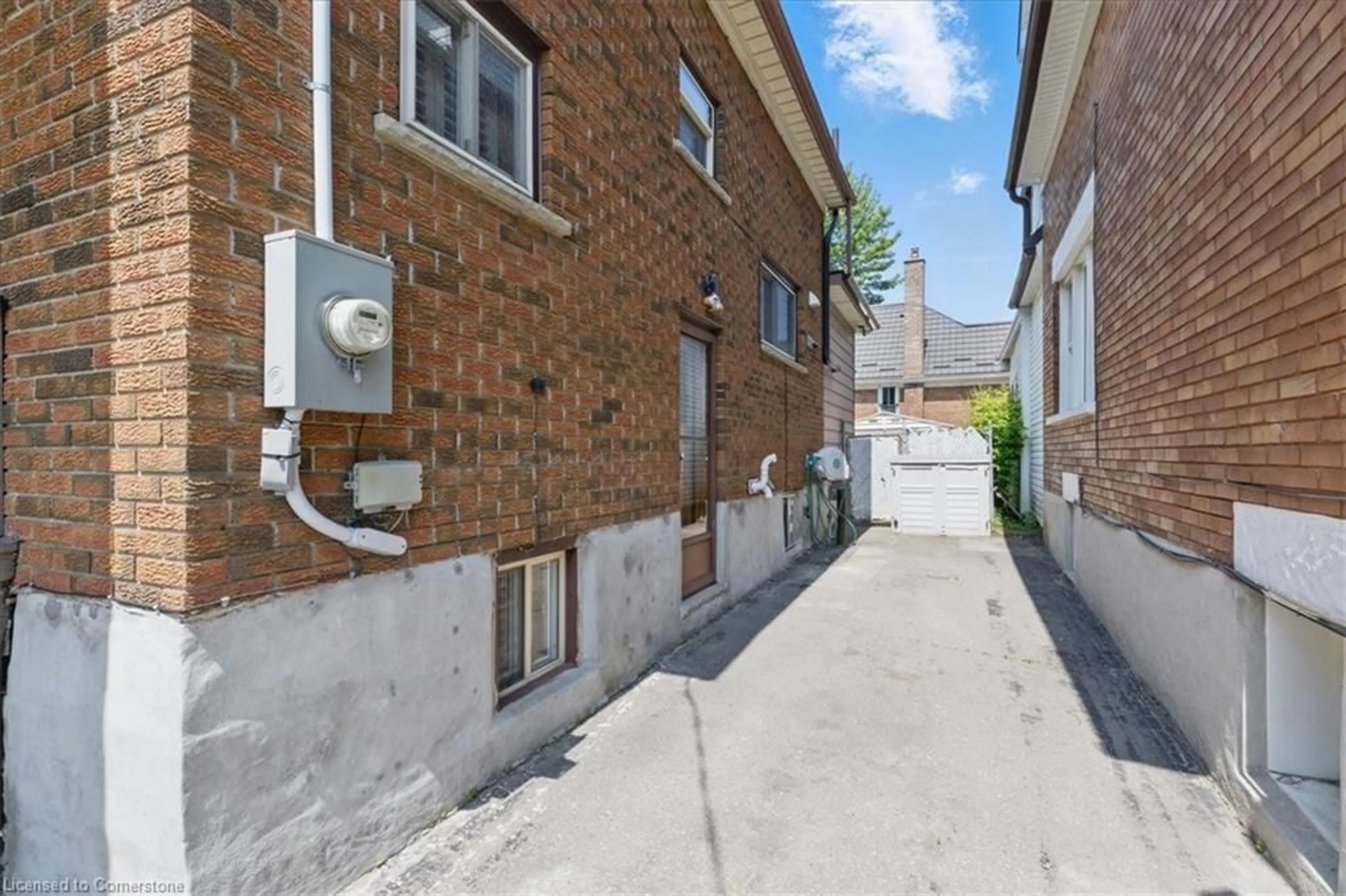 A pic from outside/outdoor area/front of a property/back of a property/a pic from drone, street for 6 Herlan Ave, Kitchener Ontario N2G 4K3