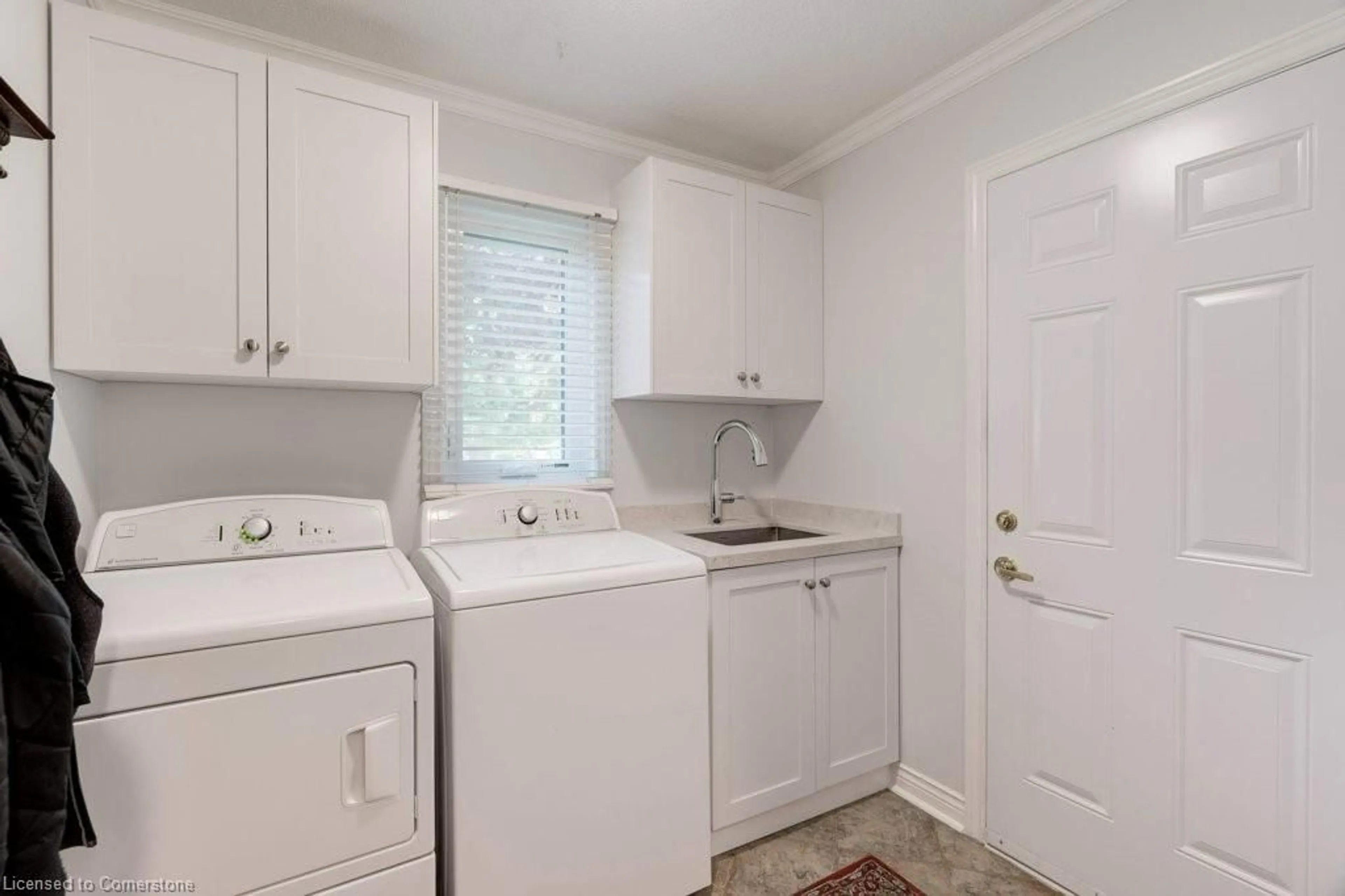 Laundry room for 71 Chudleigh St, Waterdown Ontario L8B 0C1