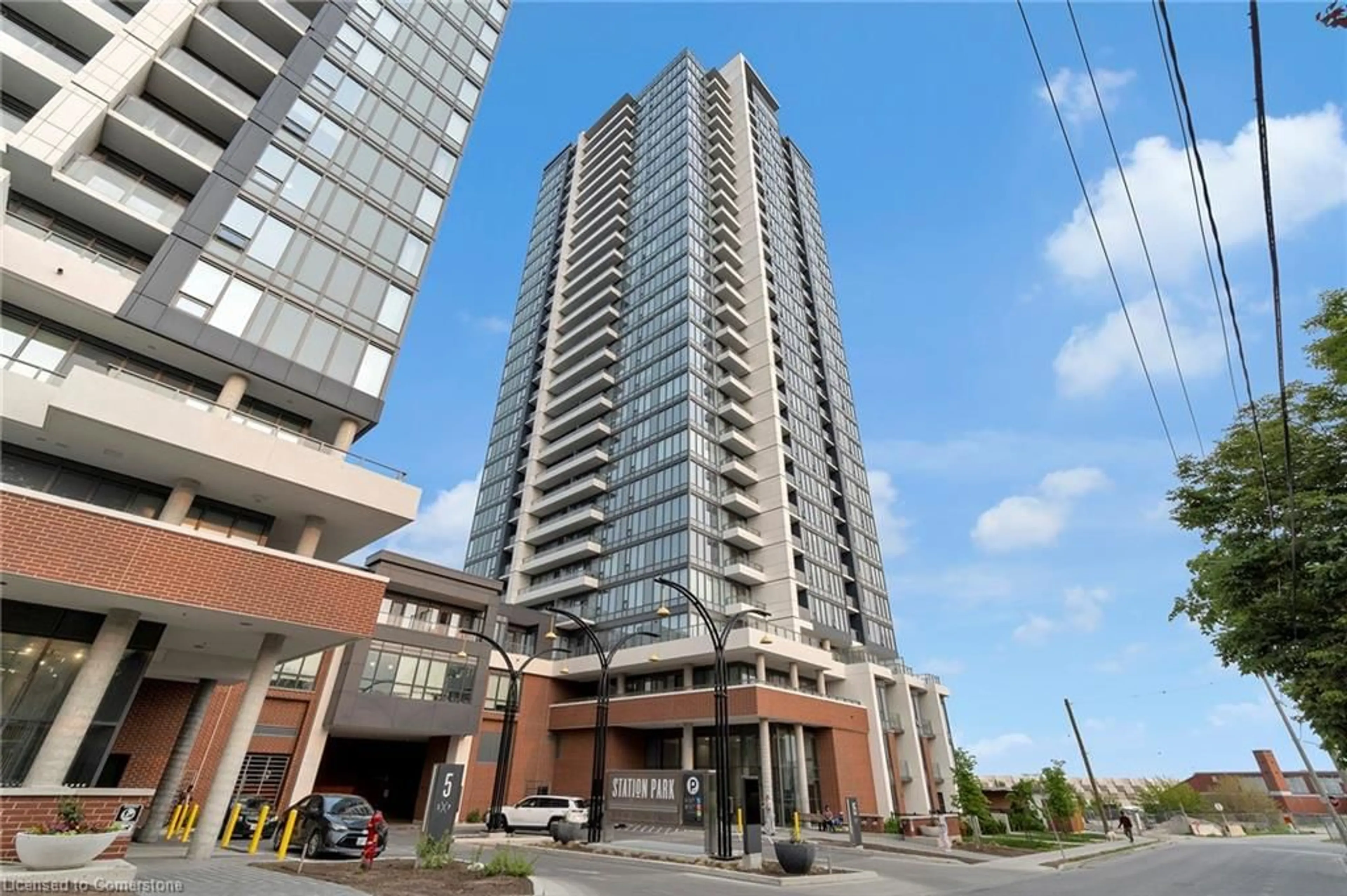 Indoor foyer for 15 Wellington St #711, Kitchener Ontario N2G 0E4